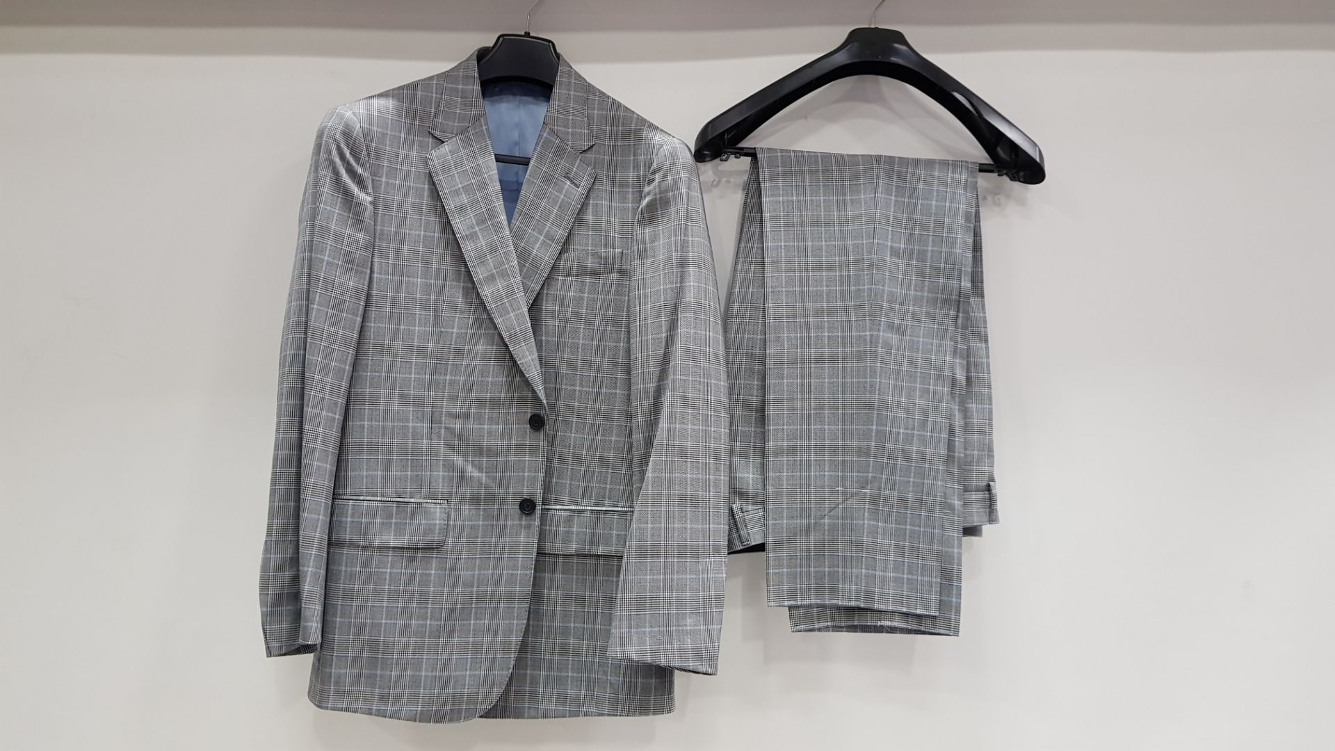 3 X BRAND NEW LUTWYCHE HAND TAILORED GREY & BLUE CHEQUERED SUITS SIZE 44R AND 42R (PLEASE NOTE SUITS