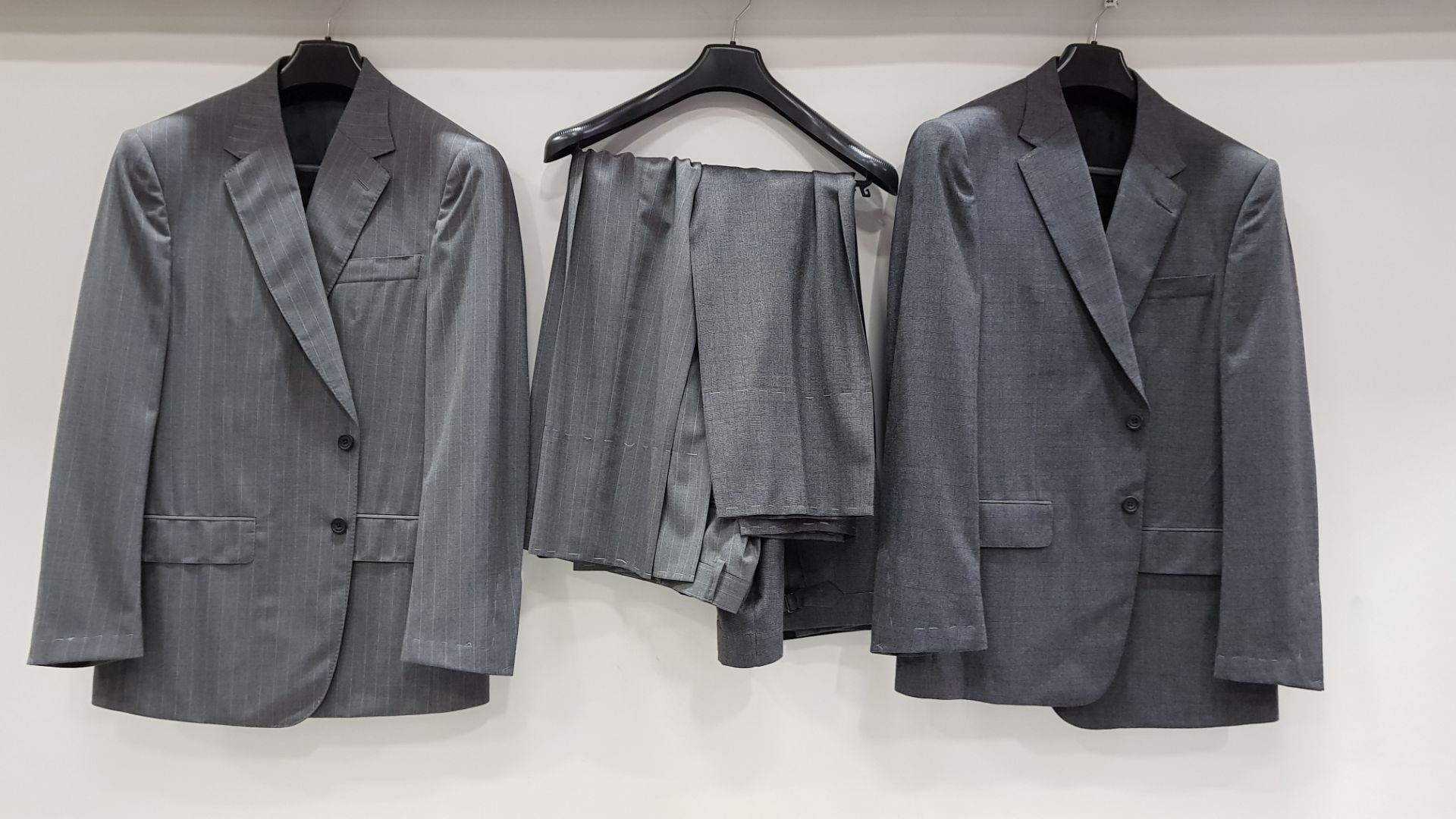 3 X BRAND NEW LUTWYCHE HAND TAILORED DARK GREY PINSTRIPED AND PATTERNED SUITS SIZE 42R AND 44R (