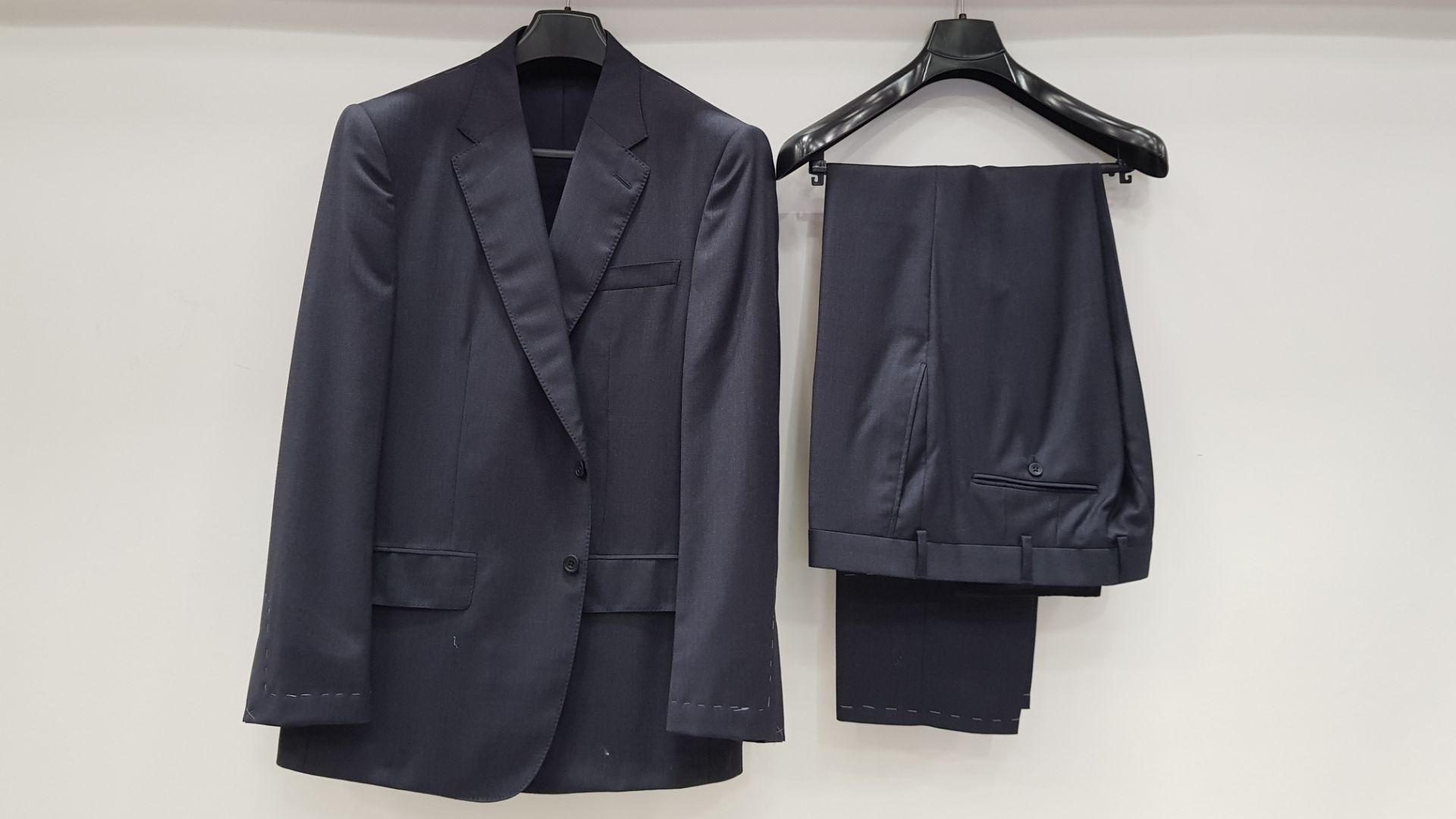 3 X BRAND NEW LUTWYCHE HAND TAILORED DARK BLUE PATTERNED AND PLAIN SUITS SIZE 40R, 40L AND 42R (