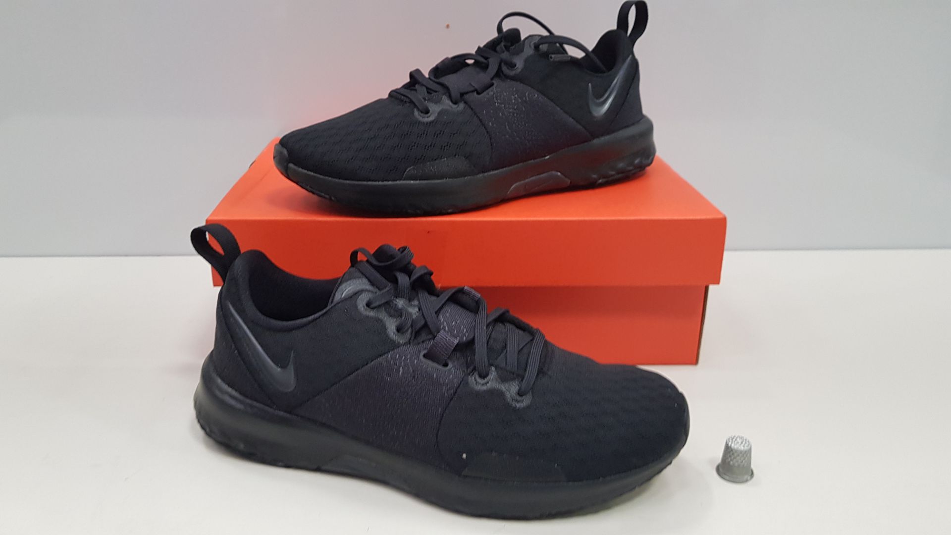 6 X BRAND NEW NIKE CITY TRAINER IN BLACK SIZE UK 4