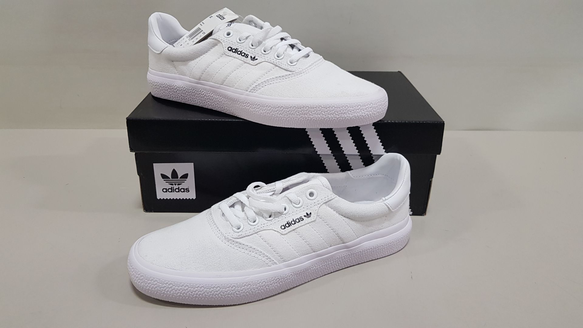 6 X ADIDAS ORIGINALS TRIPLE WHITE 3MC TRAINERS UK SIZE 6.5 AND 6 (PLEASE NOTE SOME SHOES ARE