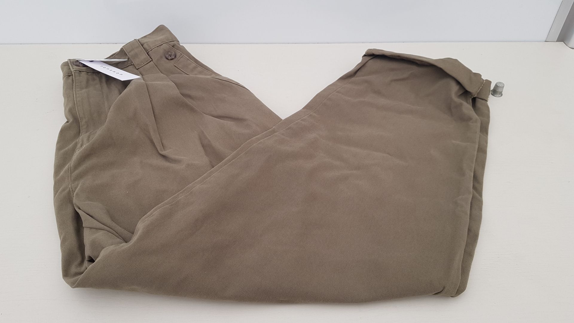 20 X BRAND NEW TOPSHOP KHAKI PANTS UK SIZE 8 AND 10 RRP £36.00 (TOTAL RRP £720.00)