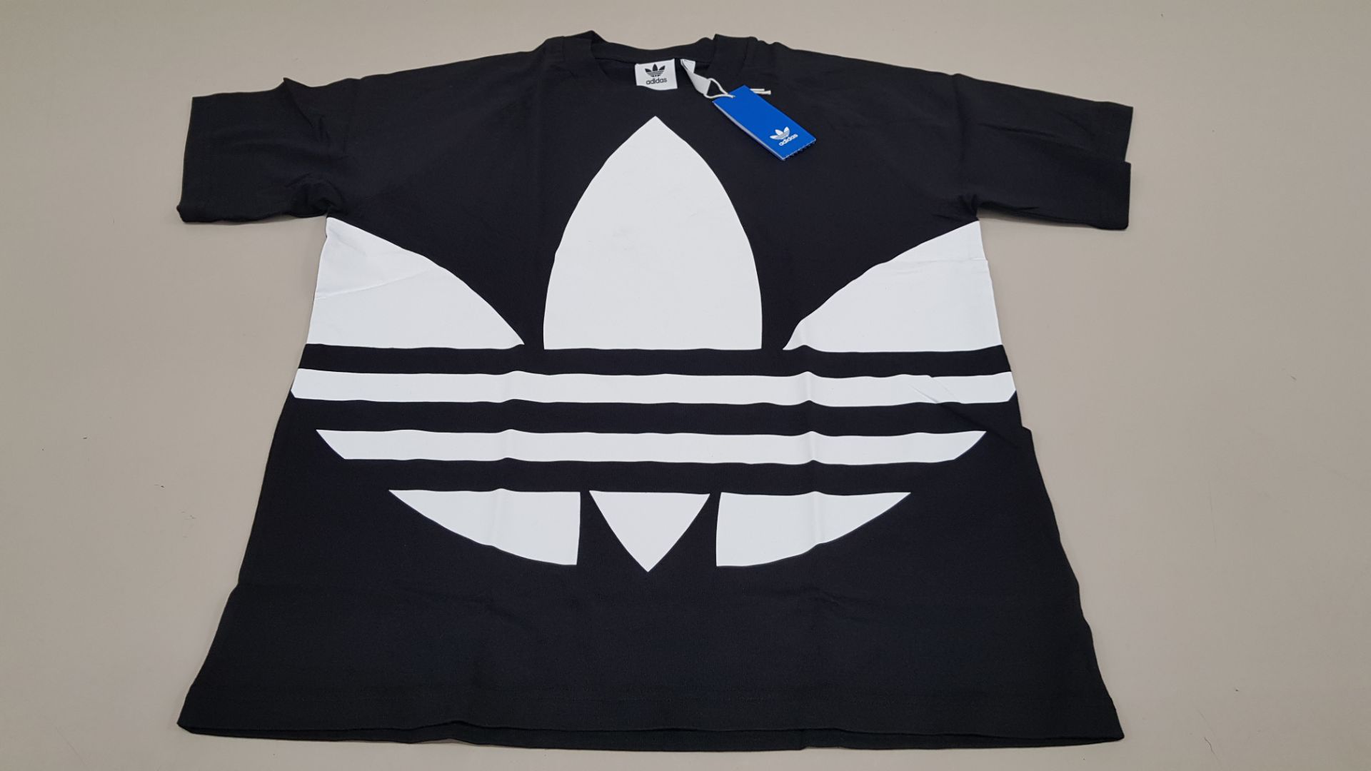 10 X BRAND NEW ADIDAS TREFOIL T SHIRT SIZE SMALL AND MEDIUM