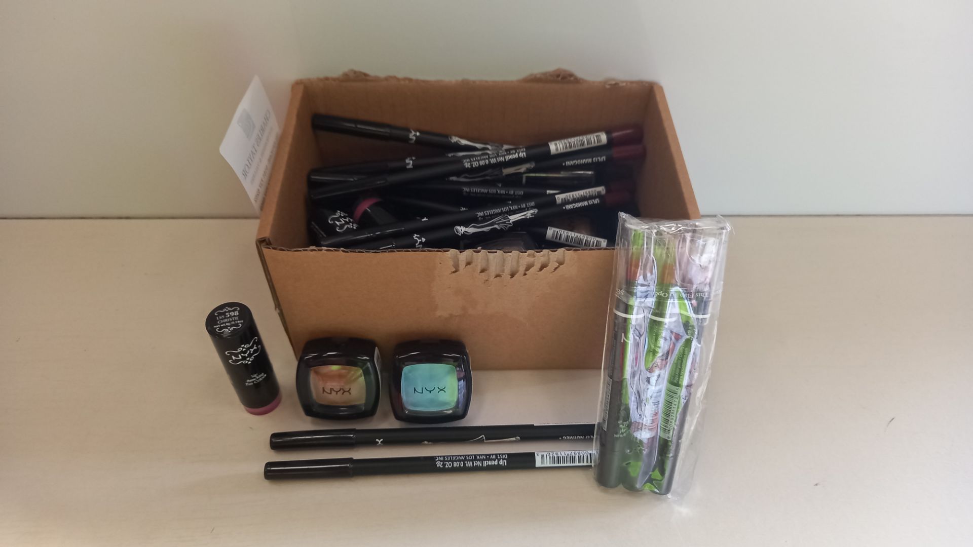 40 PIECE ASSORTED BRAND NEW NYX LOT CONTAINING LIP PENCIL, LIPSTICK AND EYESHADOW.