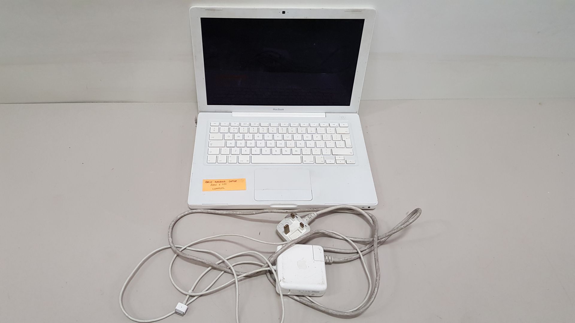 APPLE MACBOOK APPLE X O/S WITH CHARGER