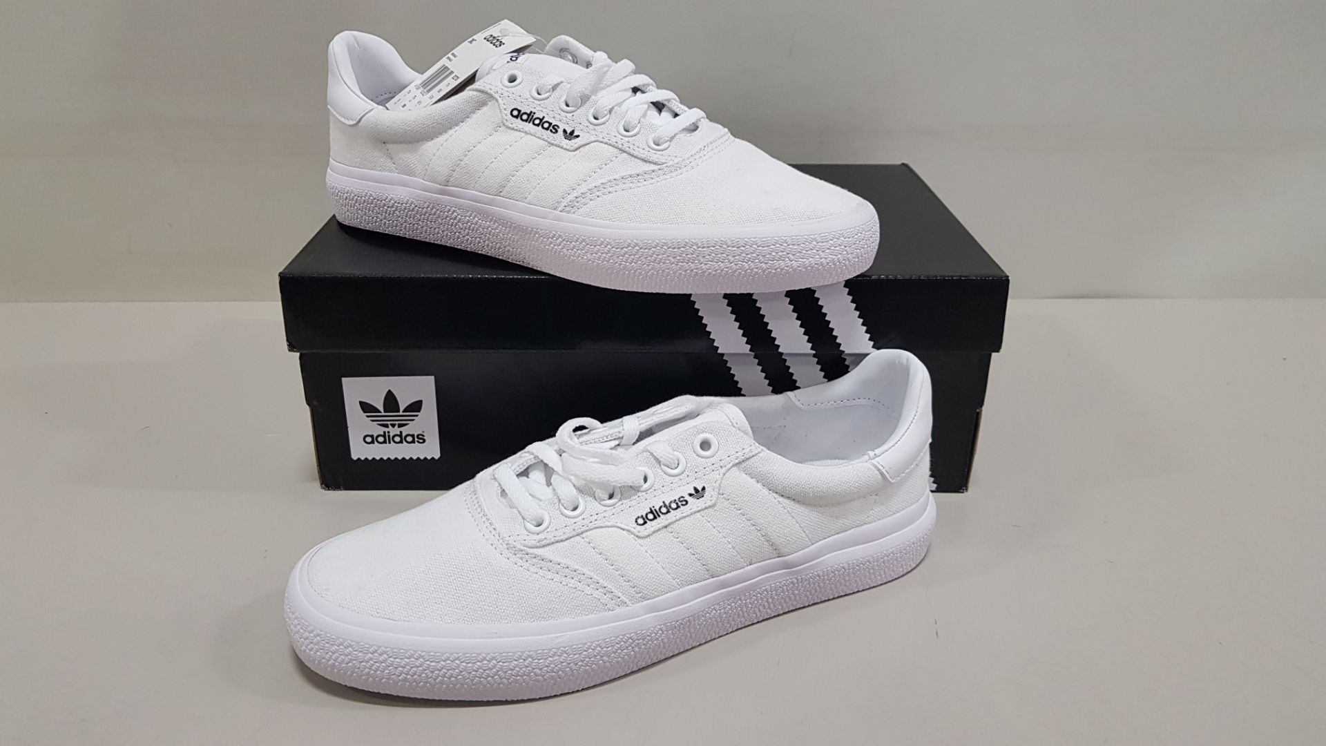 5 X ADIDAS ORIGINALS TRIPLE WHITE 3MC TRAINERS UK SIZE 5.5 AND 7 (PLEASE NOTE SOME SHOES ARE
