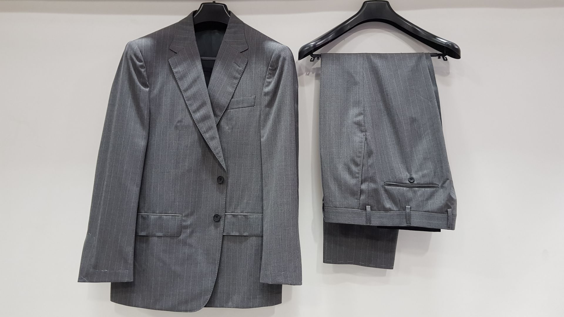 3 X BRAND NEW LUTWYCHE HAND TAILORED DARK GREY PINSTRIPED SUITS SIZE 42R, 48R AND 44R (PLEASE NOTE