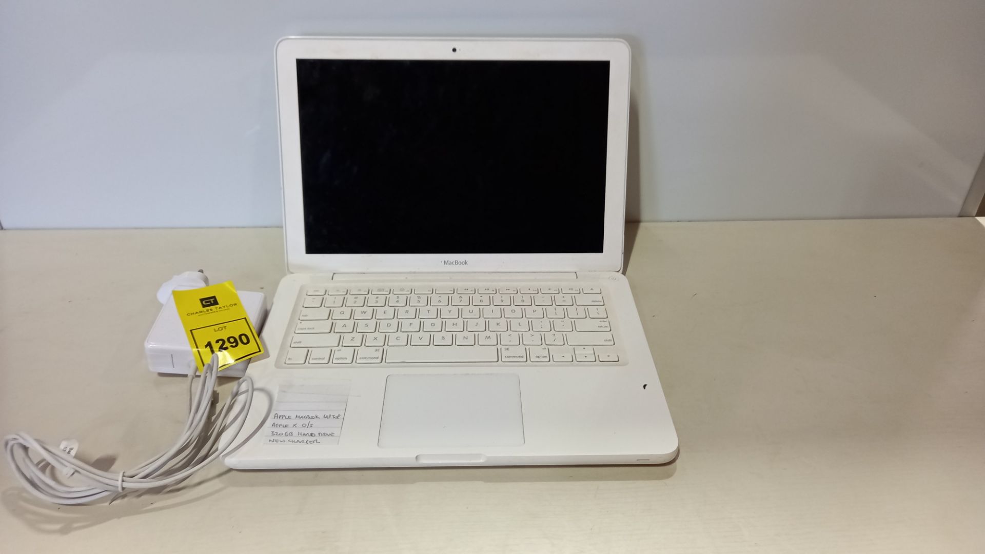 APPLE MACBOOK LAPTOP APPLE X O/S 320GB HARD DRIVE - WITH NEW CHARGER