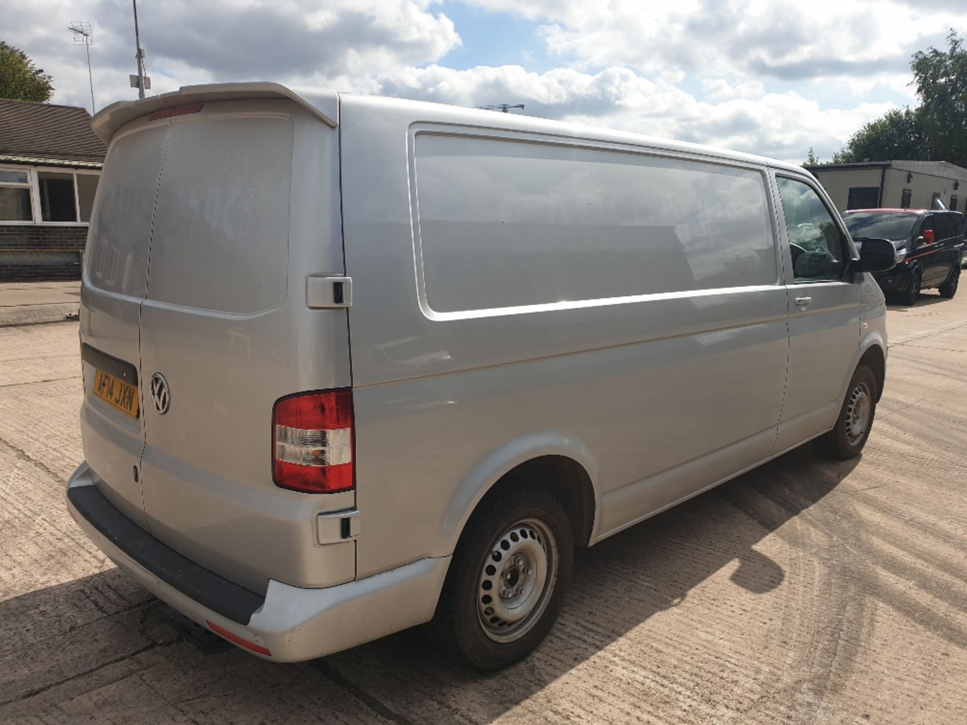 SILVER VOLKS WAGON TRANSPORTER T30 HLINE 140 TDI. ( DIESEL ) Reg : AF14 JXN Mileage : 110465 - Image 2 of 6