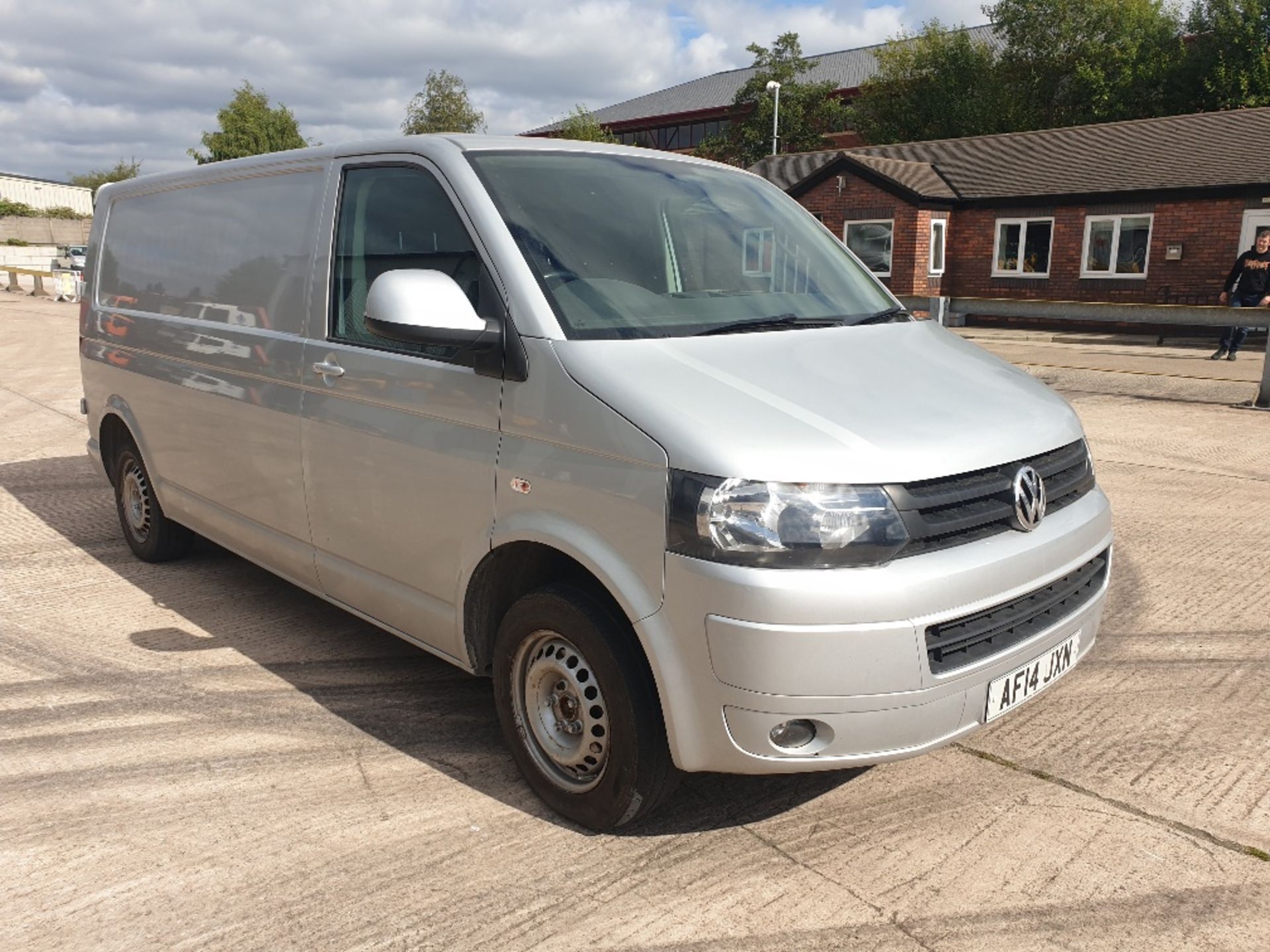 SILVER VOLKS WAGON TRANSPORTER T30 HLINE 140 TDI. ( DIESEL ) Reg : AF14 JXN Mileage : 110465