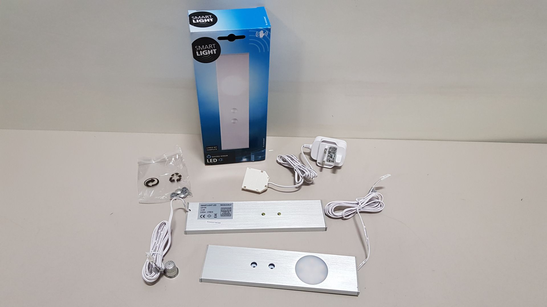 64 X BRAND NEW BOXED SMARTWARES LED UNDER CABINET LIGHT WITH WAVE SENSOR INCLUDED - PROD CODE 10.