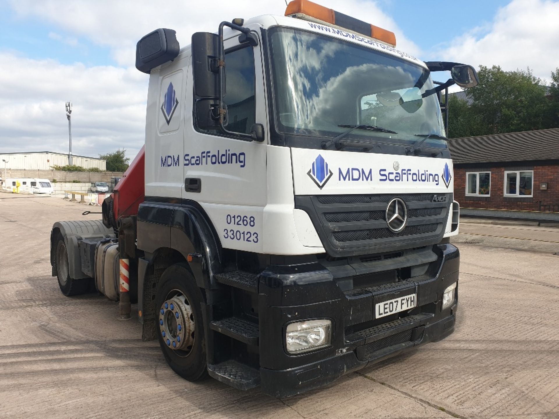 WHITE MERCEDES AXOR. ( DIESEL ) Reg : LE07FYH Mileage : 294232 Details: WITH 1 KEY, WITH V5, MOT