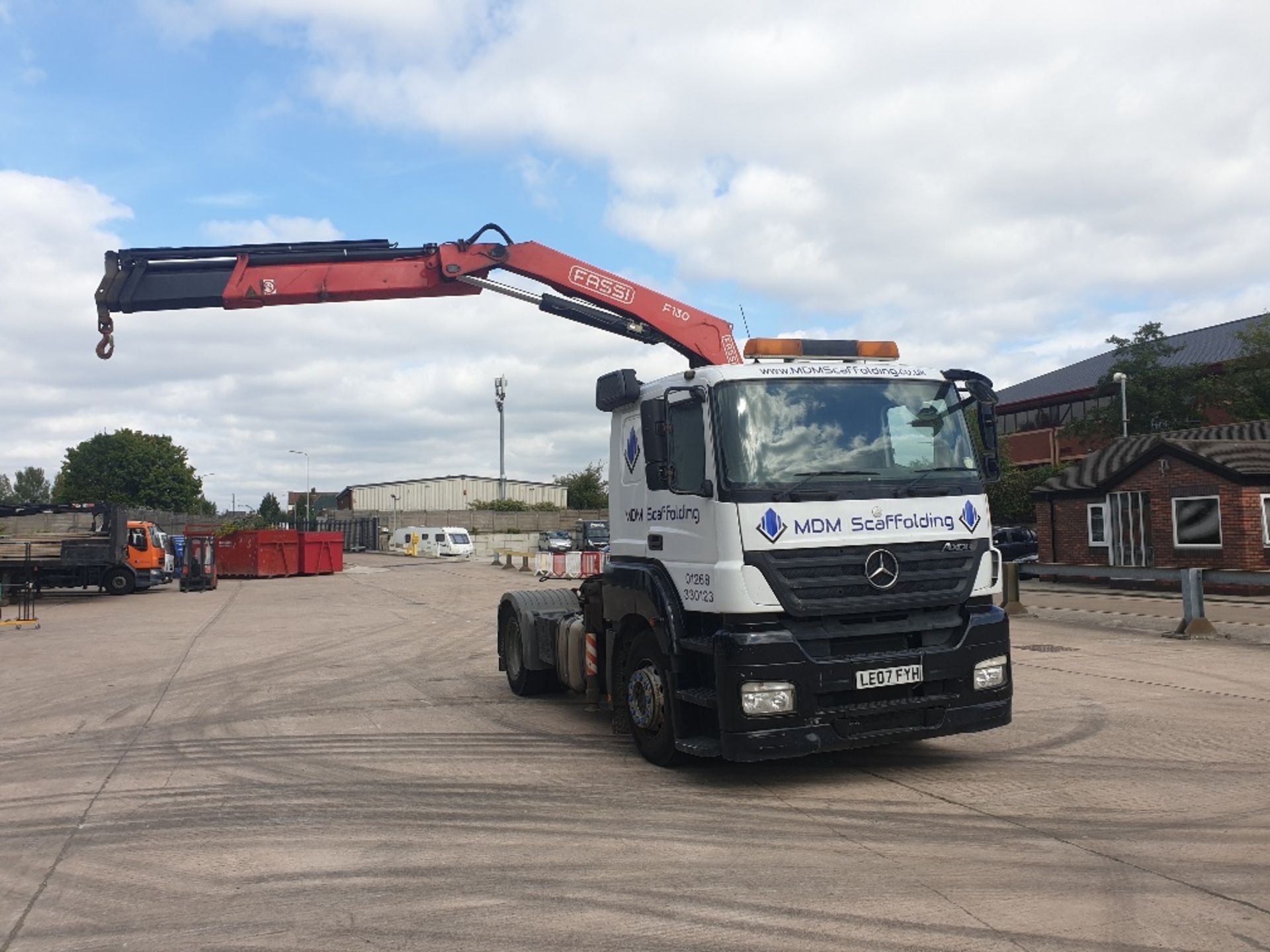 WHITE MERCEDES AXOR. ( DIESEL ) Reg : LE07FYH Mileage : 294232 Details: WITH 1 KEY, WITH V5, MOT - Image 10 of 10