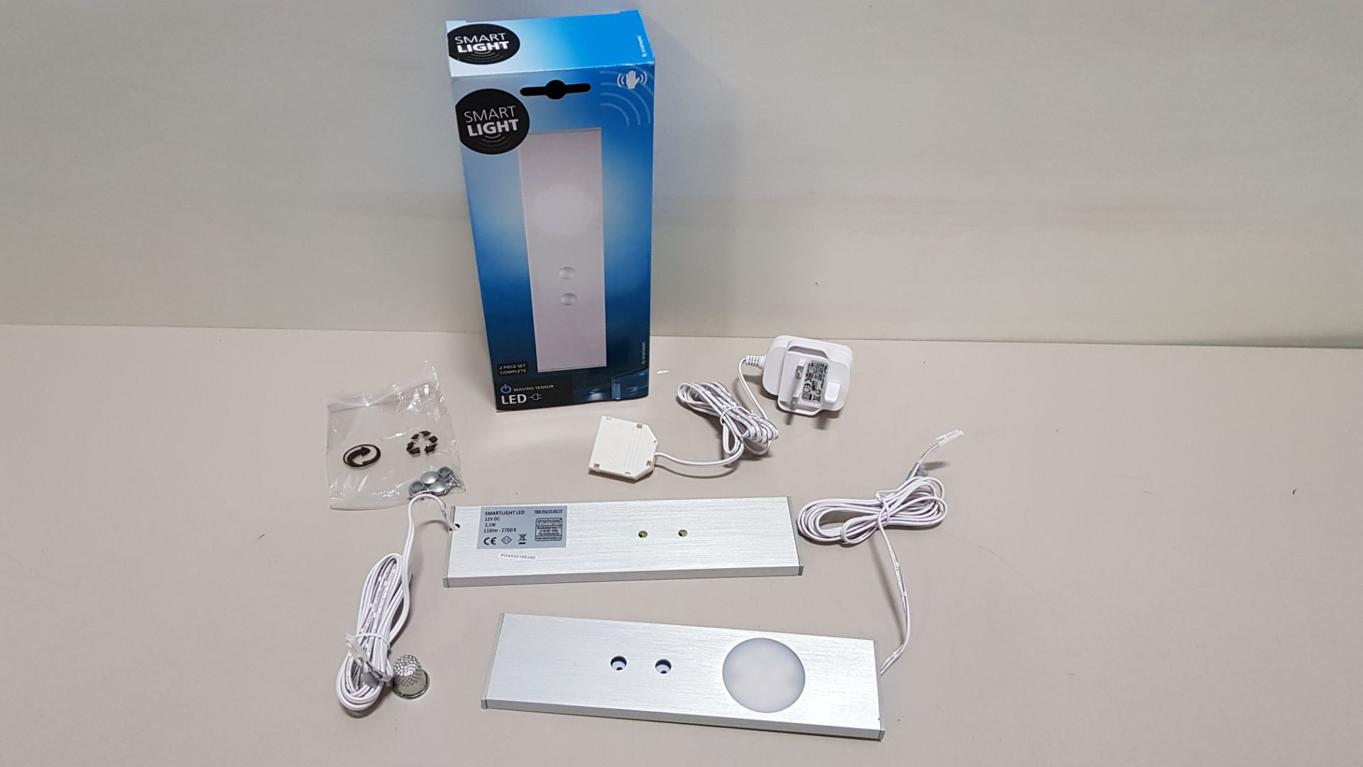 64 X BRAND NEW BOXED SMARTWARES LED UNDER CABINET LIGHT WITH WAVE SENSOR INCLUDED - PROD CODE 10.