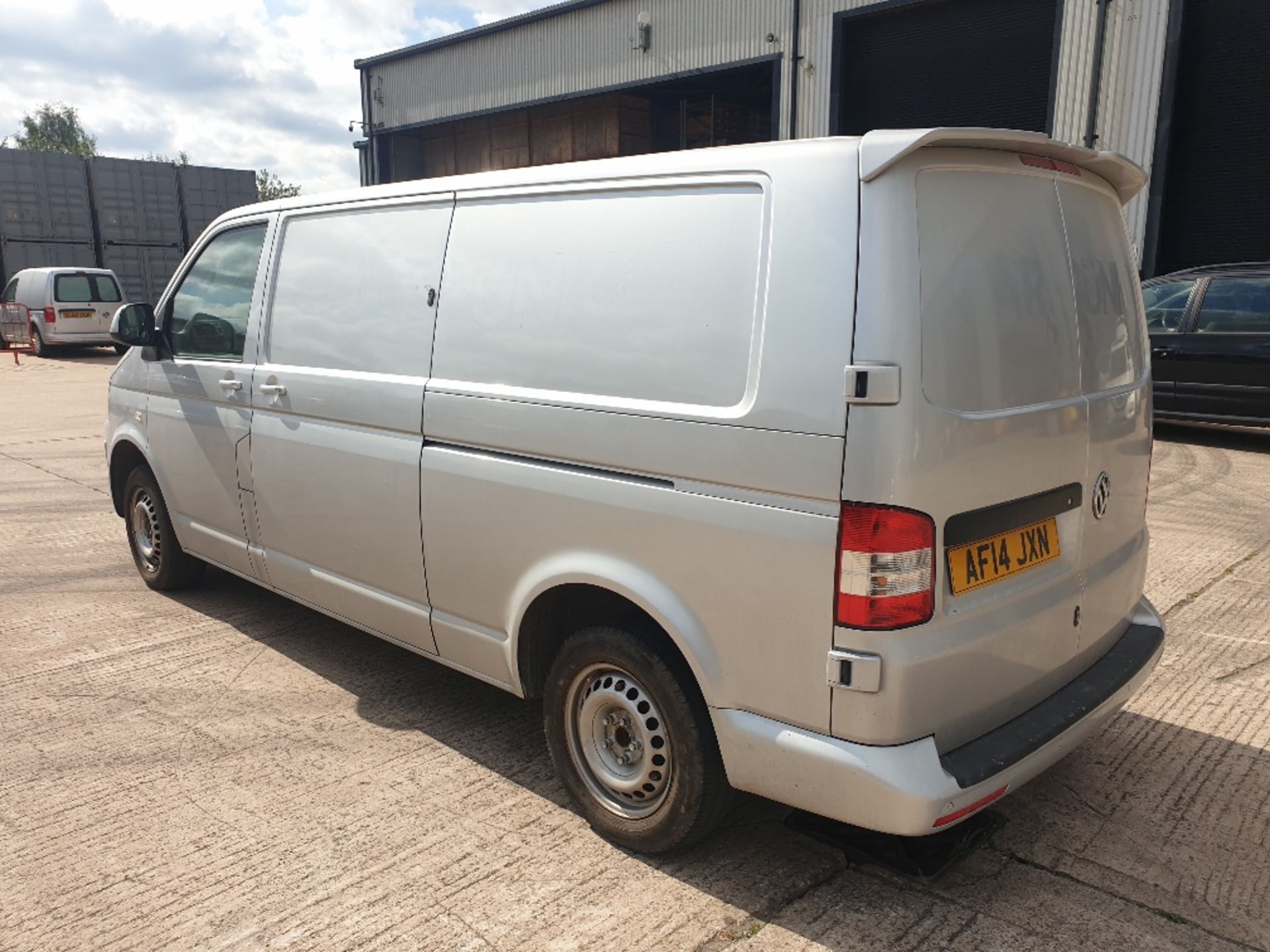 SILVER VOLKS WAGON TRANSPORTER T30 HLINE 140 TDI. ( DIESEL ) Reg : AF14 JXN Mileage : 110465 - Image 3 of 6