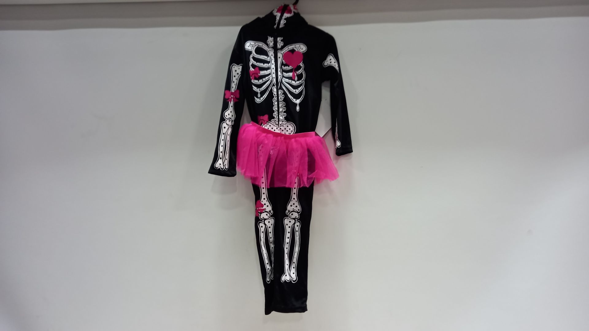 18 X CHILDREN'S SCARY GHOUL DRESSES WITH SKELETON HEAD MASK ASSORTED AGES