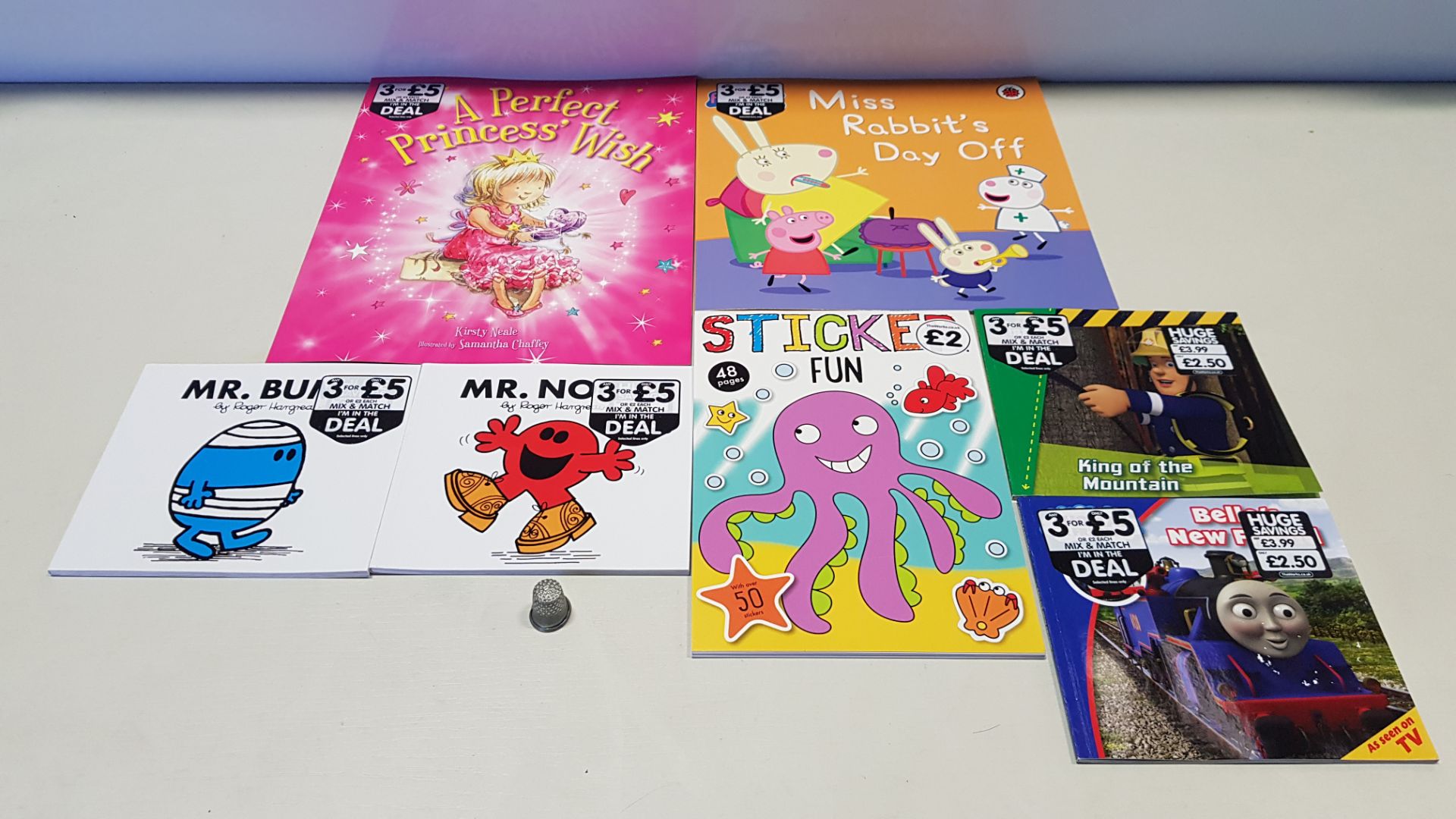 APPROX 200+ PIECE ASSORTED BOOK LOT CONTAINING MR MEN BOOKS, MISS RABBITS DAY OFF, A PERFECT