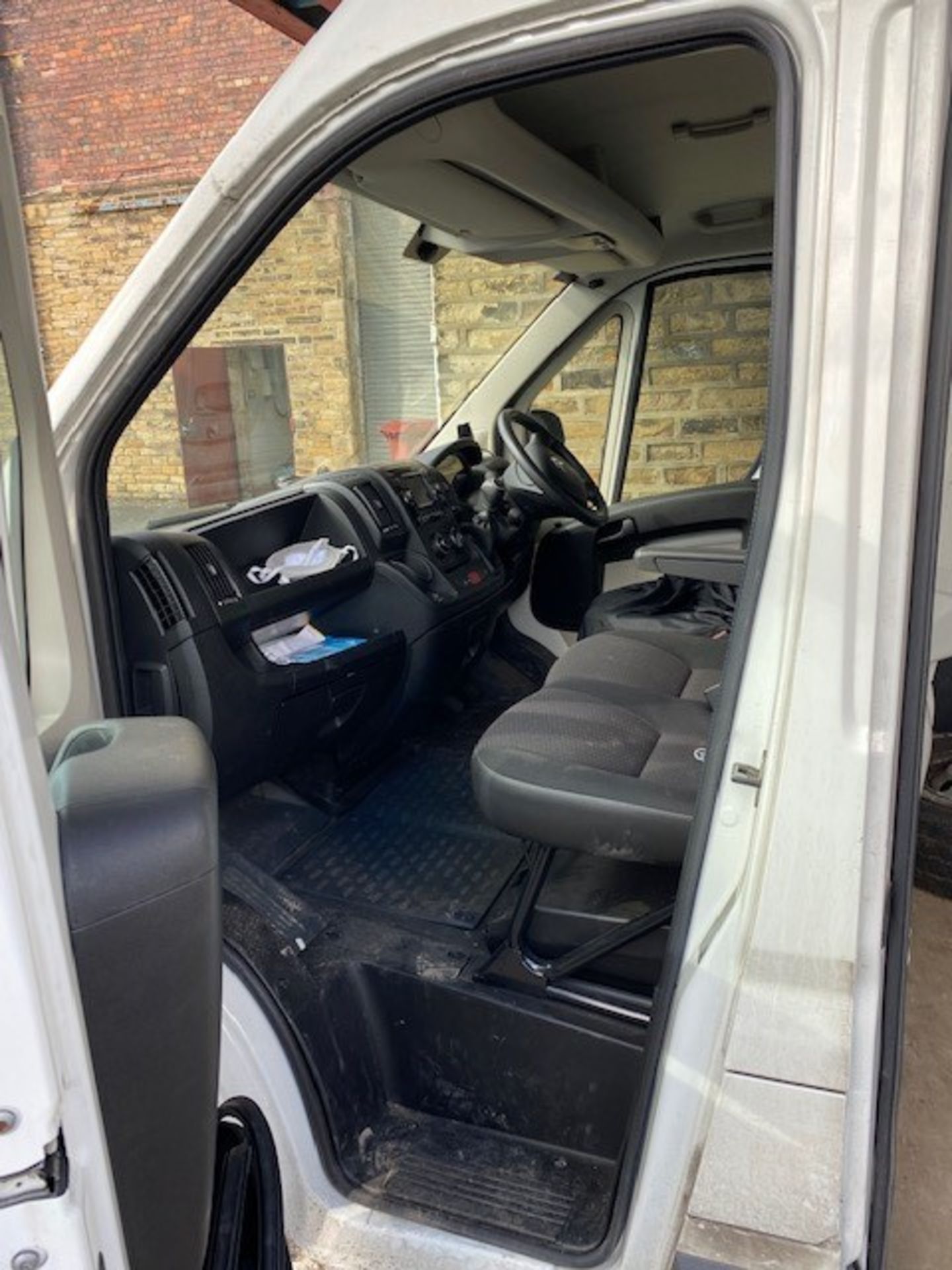 WHITE CITROEN RELAY 35 L2H2 ENTERPRISE. ( DIESEL ) Reg : YH64 DXU, Mileage : 34329 Details: ENGINE - Image 2 of 6