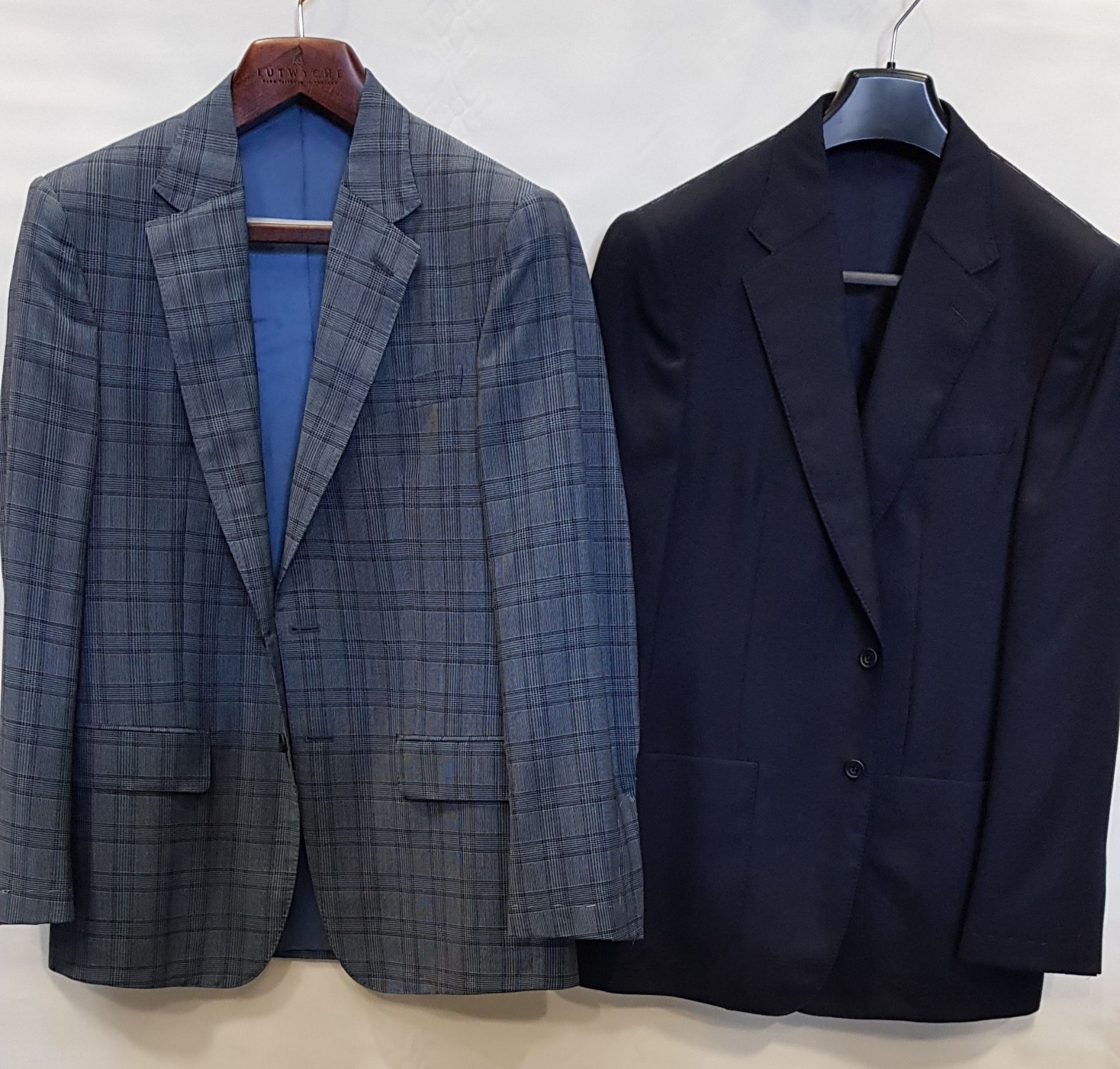 5 X BRAND NEW LUTWYCHE BLUE JACKETS IN VARIOUS SIZES & STYLES (NOTE NOT FULLY TAILORED)