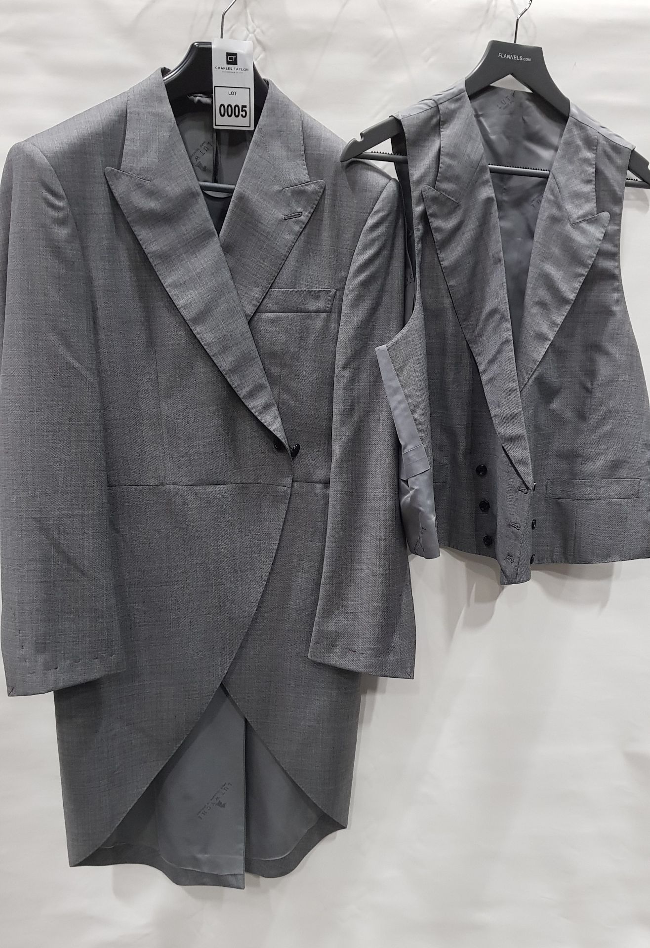 BRAND NEW LUTWYCHE GREY TAILCOAT & MATCHING TROUSERS (NOTE - NOT FULLY TAILORED) - SIZE 46R