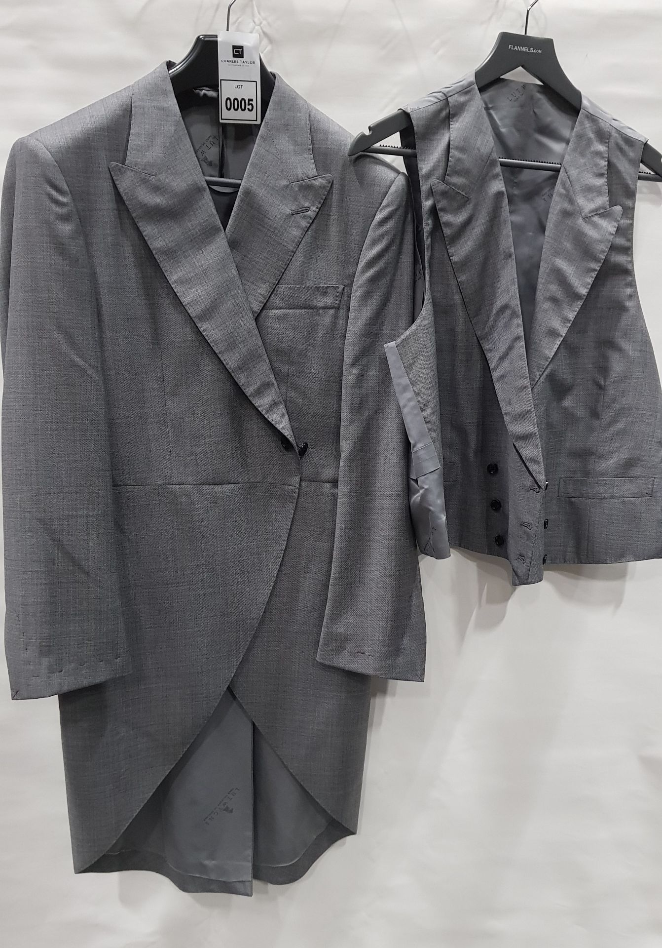 BRAND NEW LUTWYCHE GREY TAILCOAT & MATCHING TROUSERS (NOTE - NOT FULLY TAILORED) - SIZE 40R