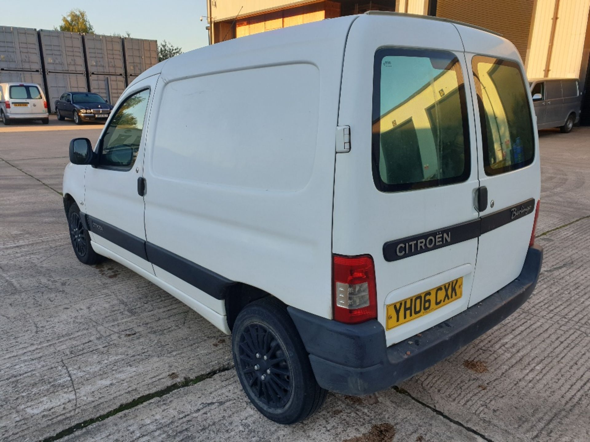 WHITE CITROEN BERLINGO 600D. ( DIESEL ) Reg : YH06 CXK Mileage : 102703 Details: 2 X KEYS MOT - Image 3 of 9