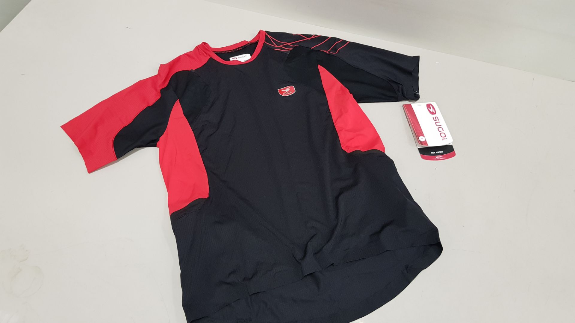 6 X BRAND NEW SUGOI RSX JERSEYS IN BLACK AND RED SIZE SMALL
