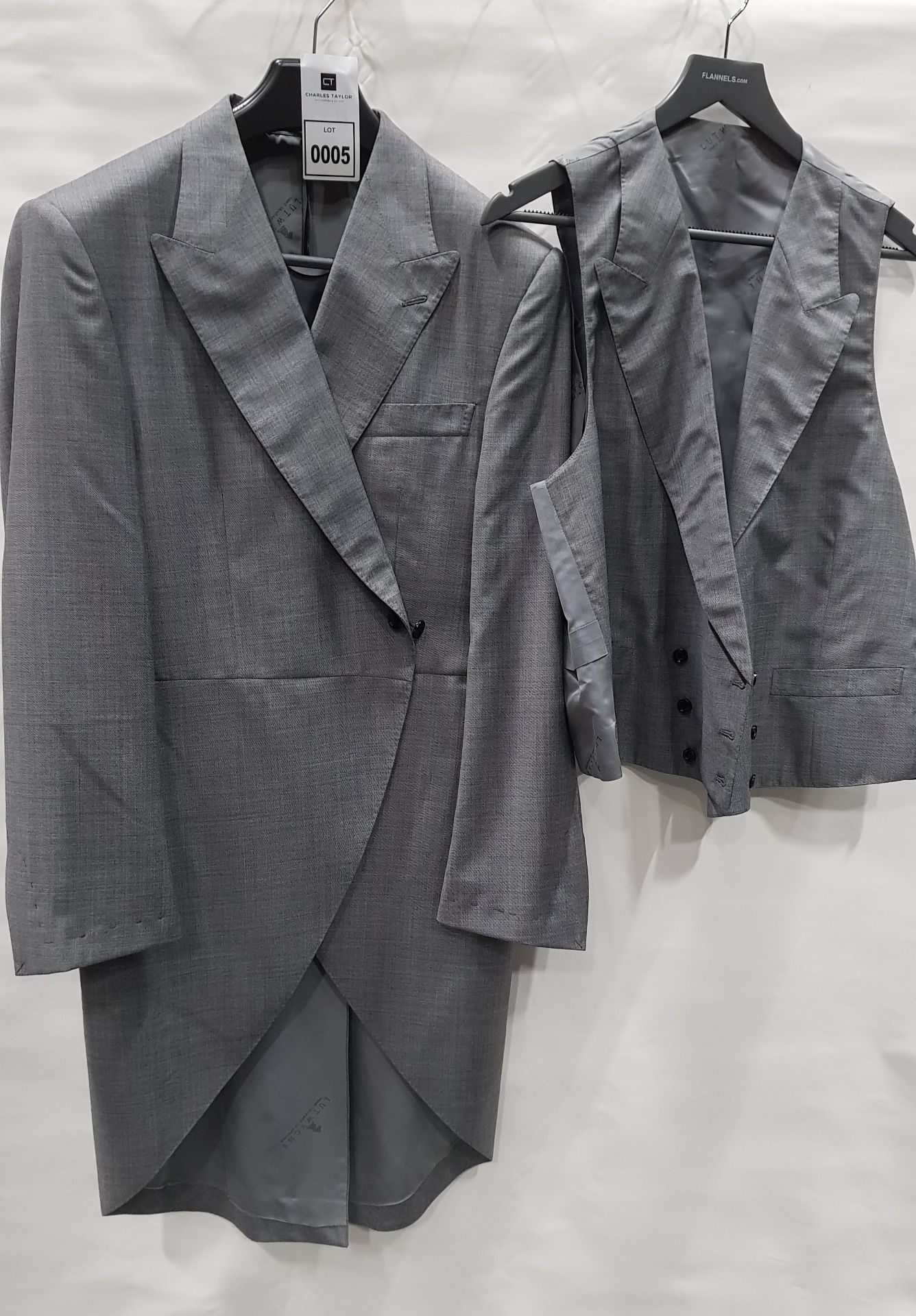 BRAND NEW LUTWYCHE GREY TAILCOAT & MATCHING TROUSERS (NOTE - NOT FULLY TAILORED) - SIZE 44R