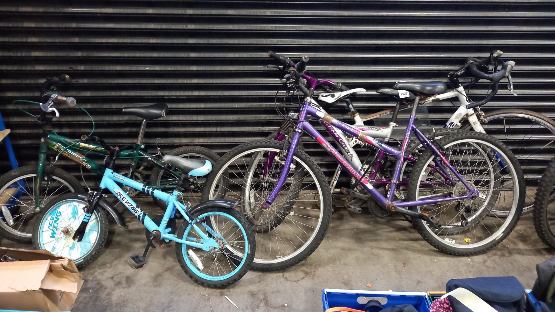 5 PIECE ASSORTED BIKE LOT CONTAINING 2 X CHILDRENS (COMMANDO BUMBER AND ACE WING) AND 3 X ADULT