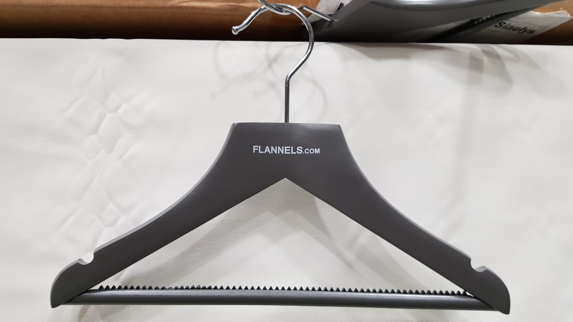 APPROX 400 X USED FLANNELS BRANDED CLOTHING HANGERS MAINLY COAT STYLE WITH GRIPPED TROUSER BAR (IN