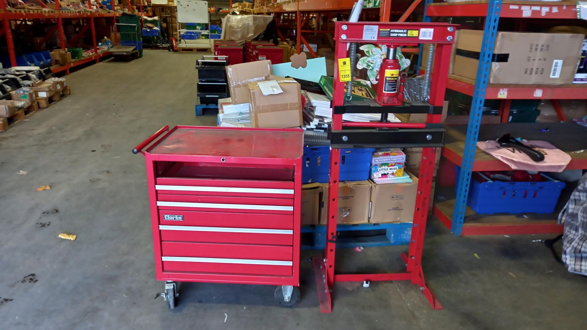 1 X 12 TONNE HYDRAULIC PRESS AND 1 X CLARKE MOBILE 5 DRAWER TROLLEY (PLEASE NOTE 1 DRAWER IS