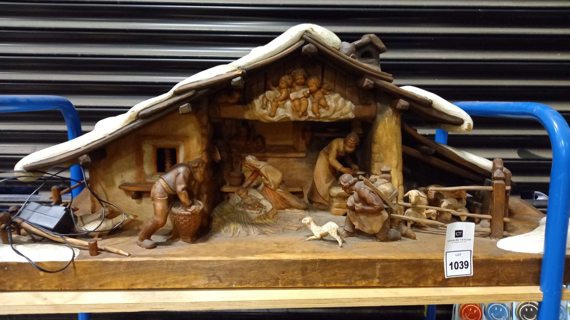 LARGE WOODEN HAND CARVED CHRISTMAS NATIVITY SCENE WITH LIGHTS AND POWER CABLE LENGTH - 113CM WIDTH -