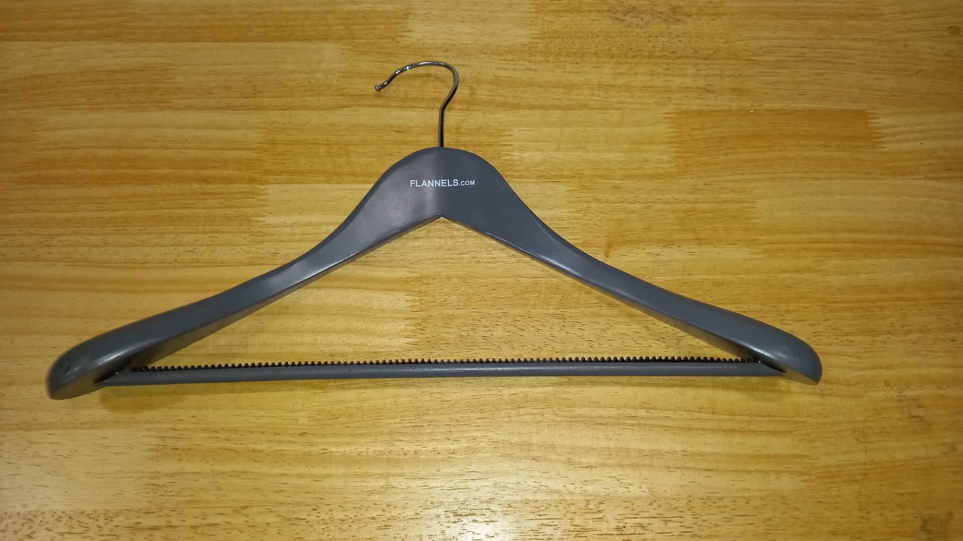252 X BRAND NEW FLANNELS BRANDED COAT HANGERS WITH GRIPPED TROUSER BAR (IN 7 CARTONS)