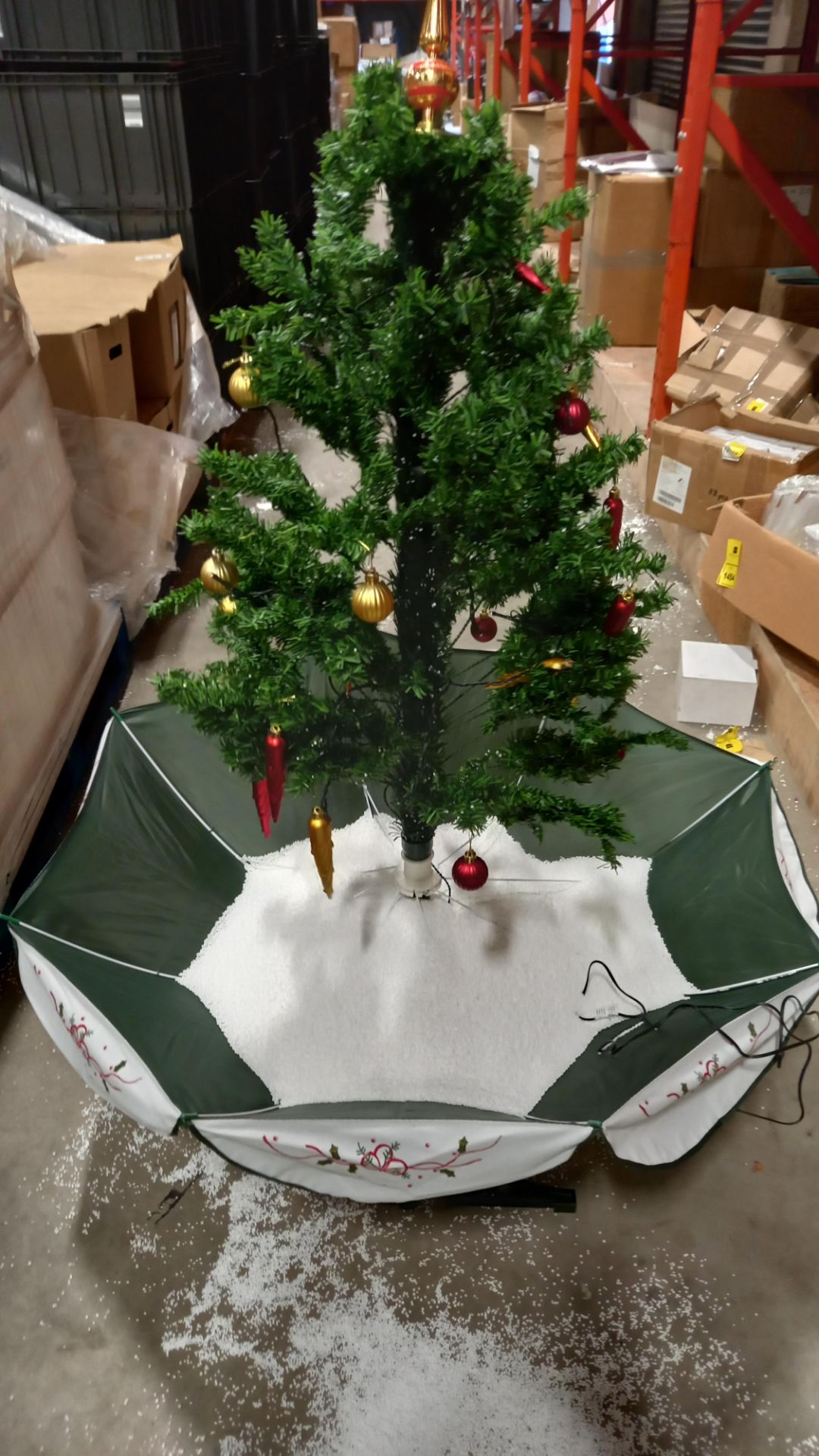 1 X LIGHT UP, MUSICAL AND SNOWY CHRISTMAS TREE (ADJUSTABLE SNOW LEVELS) - DISPLAY SAMPLE - JDW