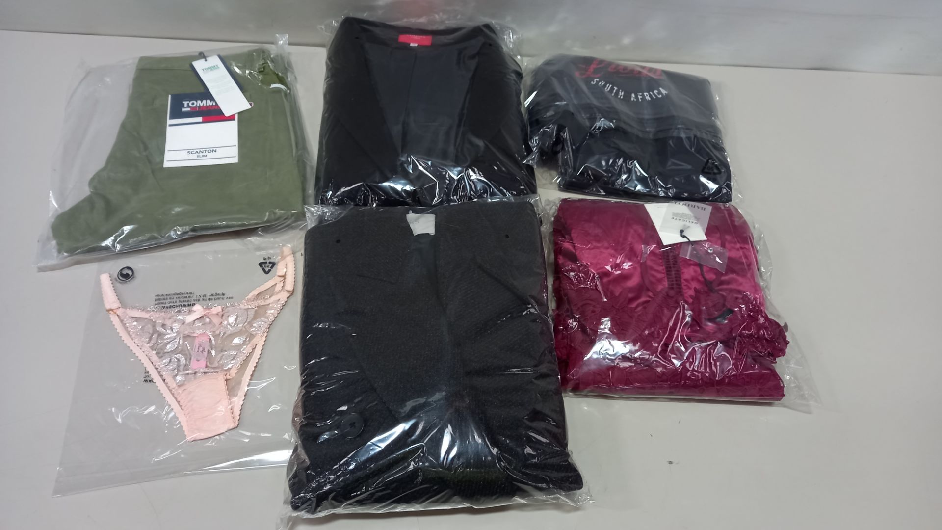 6 PIECE MIXED CLOTHING LOT CONTAINING TOMMY JEANS SKIRT SIZE 32, AGENT PROVOCATEUR PANTS SIZE 3,