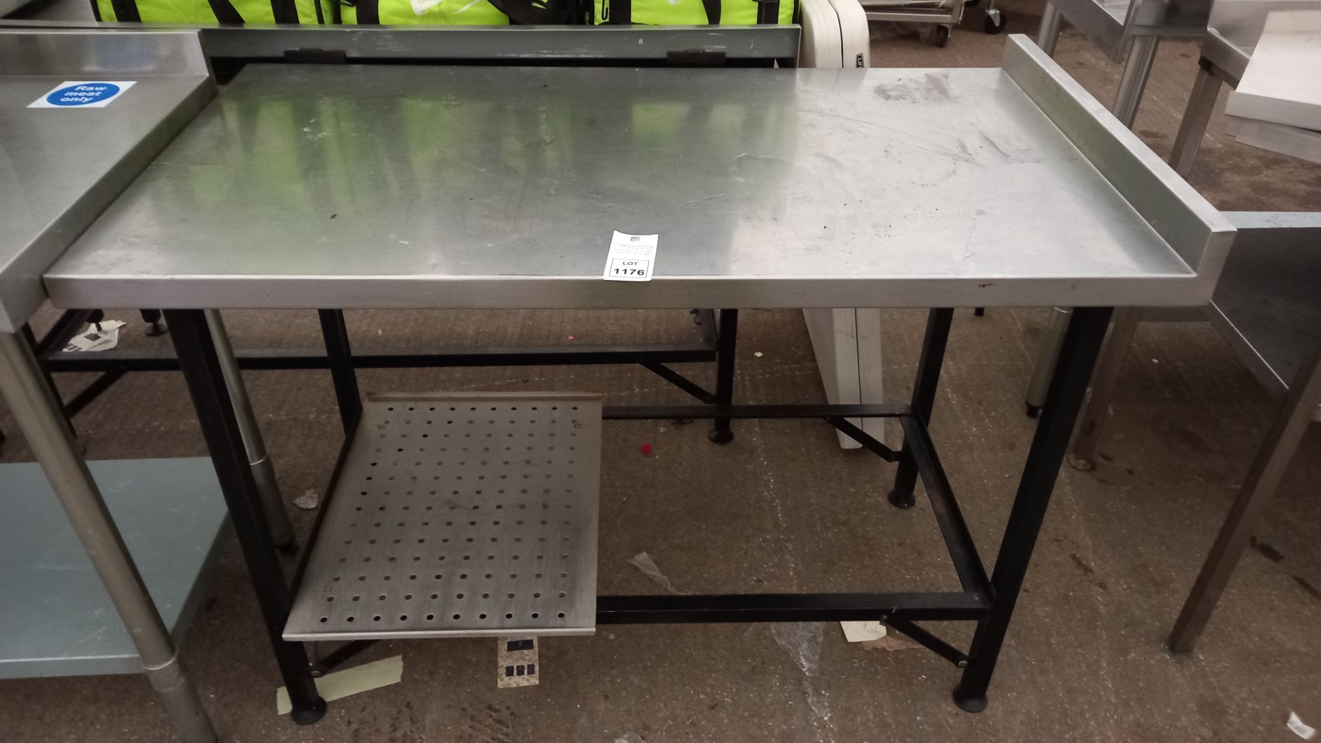 1 X STAINLESS STEEL PREP TABLE (67 X 120CM)