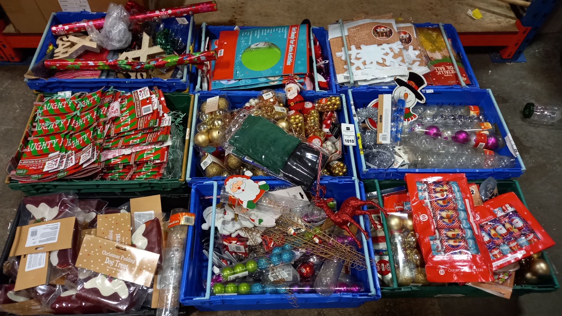 APPROX 500 PIECE MIXED CHRISTMAS DECORATION IN 9 TRAYS I.E BAUBLES, CHRISTMAS CRACKERS ELF TAPE,