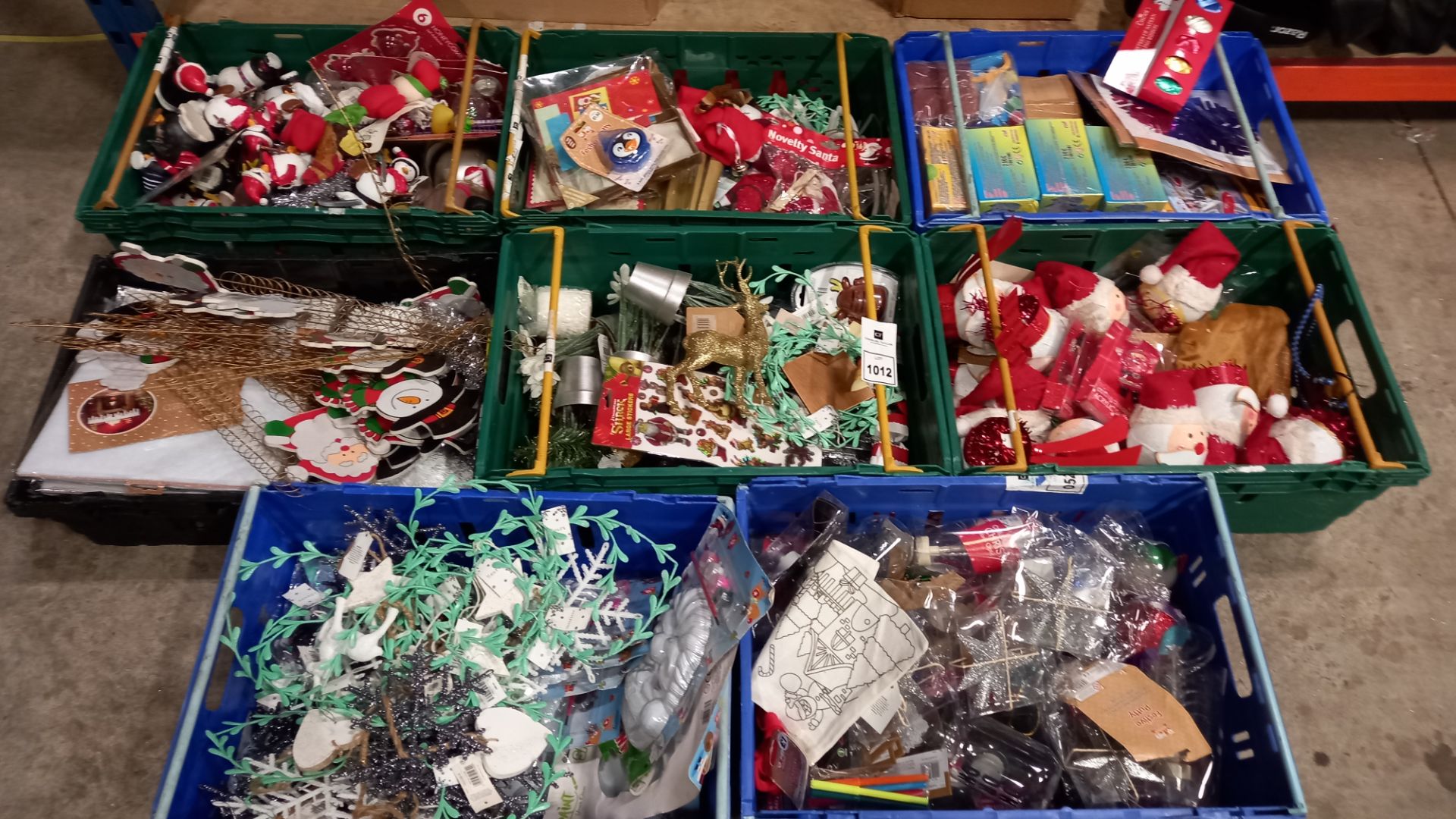 APPROX 400 PIECE MIXED CHRISTMAS DECORATION IN 8 TRAYS I.E BAUBLES, CHRISTMAS CRACKERS ELF TAPE,