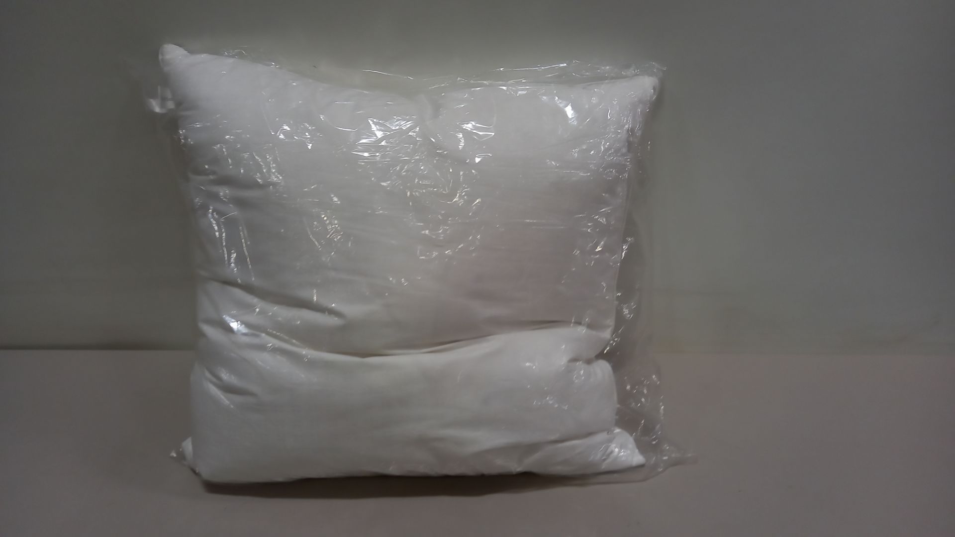 10 X BRAND NEW NIMBUS EMPORIUM WHITE HUNGARIAN GOOSE DOWN LUXURIOUS PILLOWS SIZE 65 X 65CM - IN 2