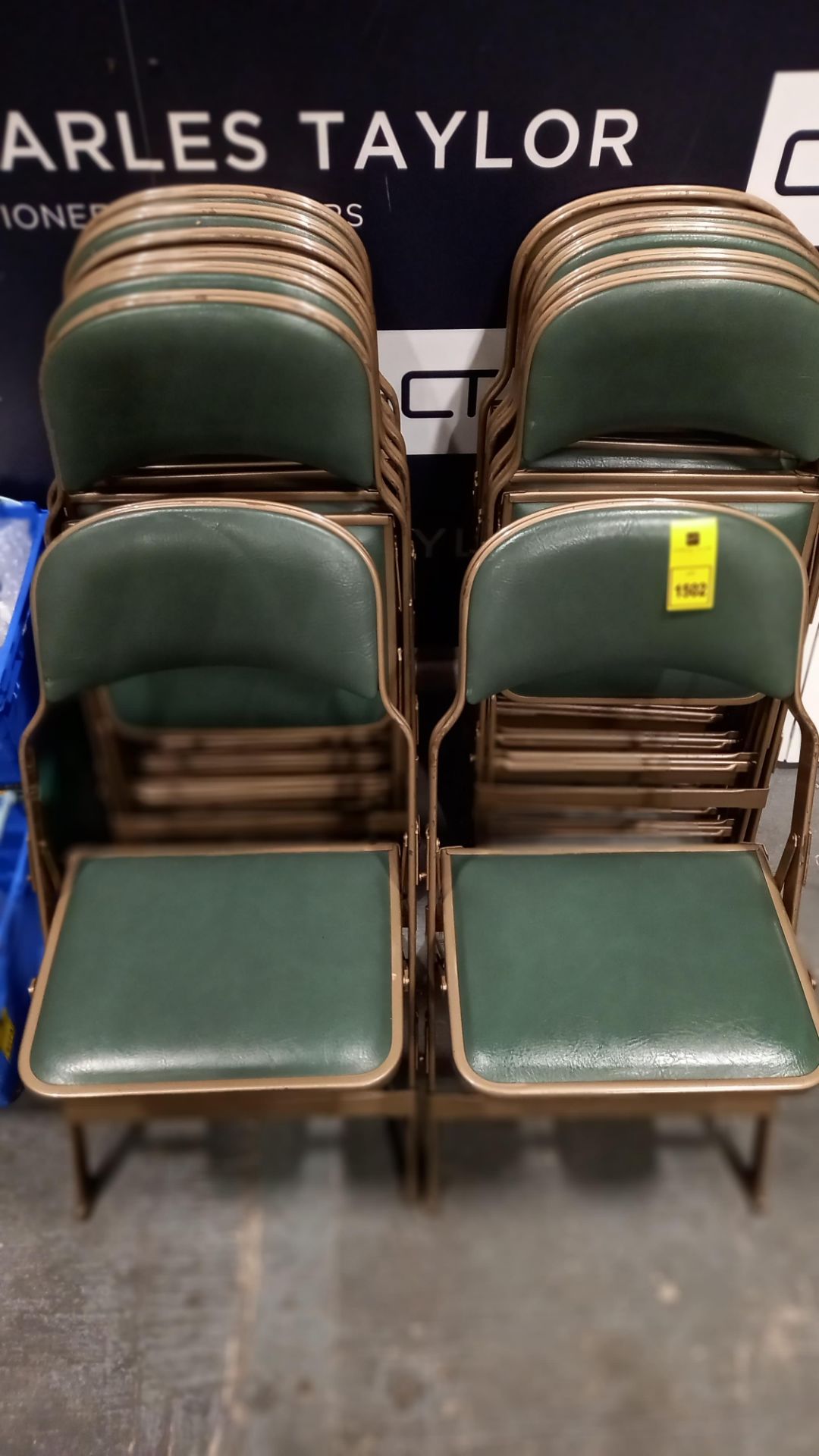 13 X FOLDING CHAIRS GREEN