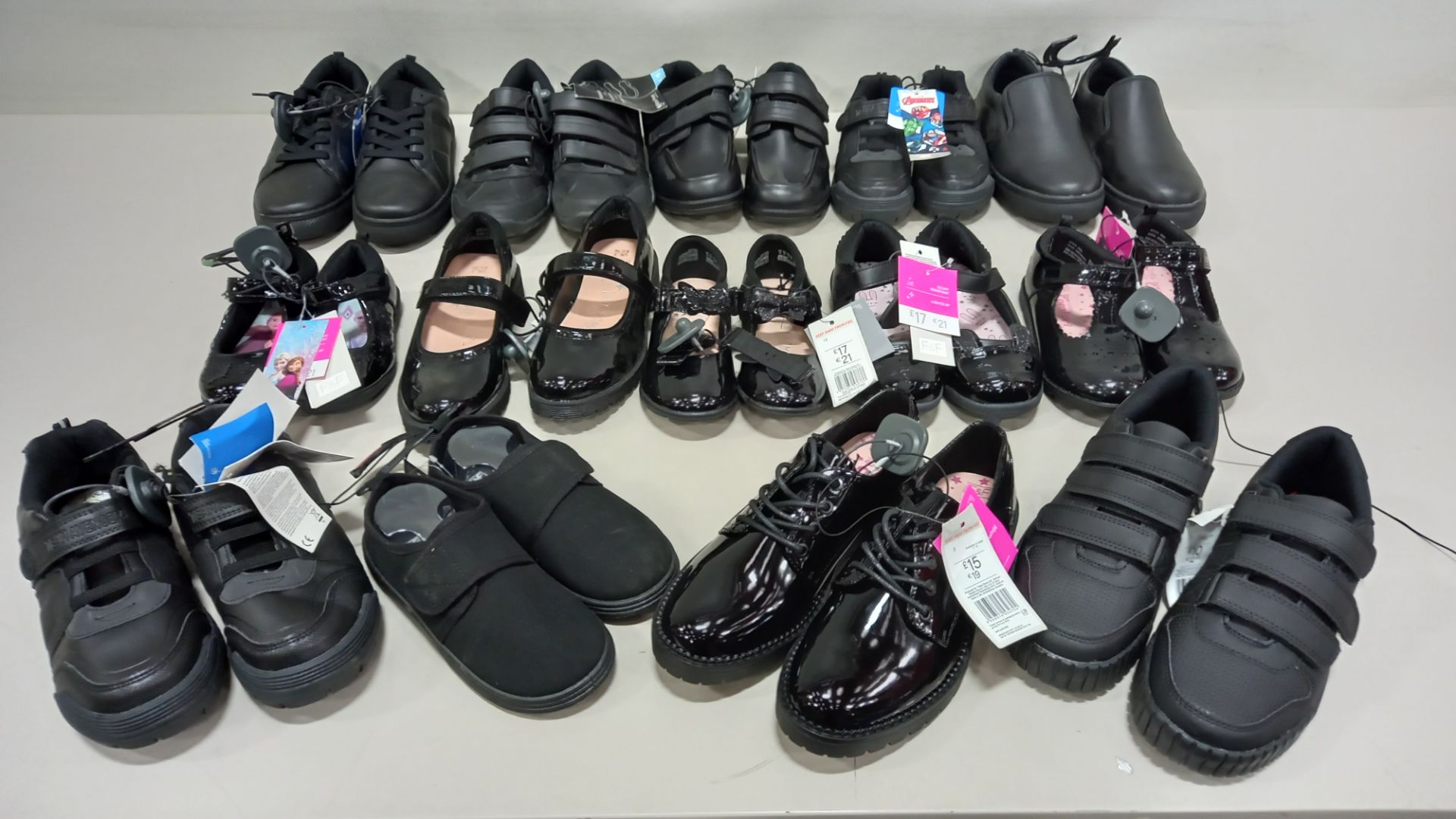 45 X PAIRS OF ASSORTED TESCO KIDS SCHOOL SHOES CONTAINING BLACK SCHOOL SHOES IN VARIOUS STYLES AND