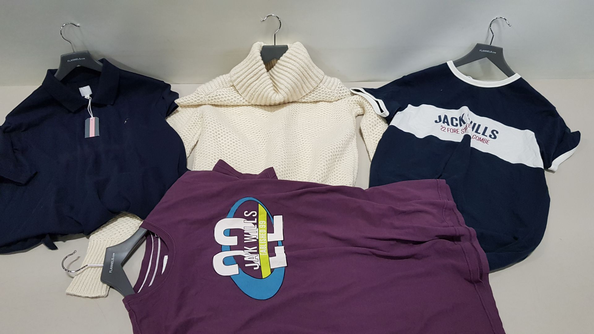 10 PIECE MIXED JACK WILLS CLOTHING LOT IN VARIOUS SIZES CONTAINING JACK WILLS T SHIRTS, JACK WILLS