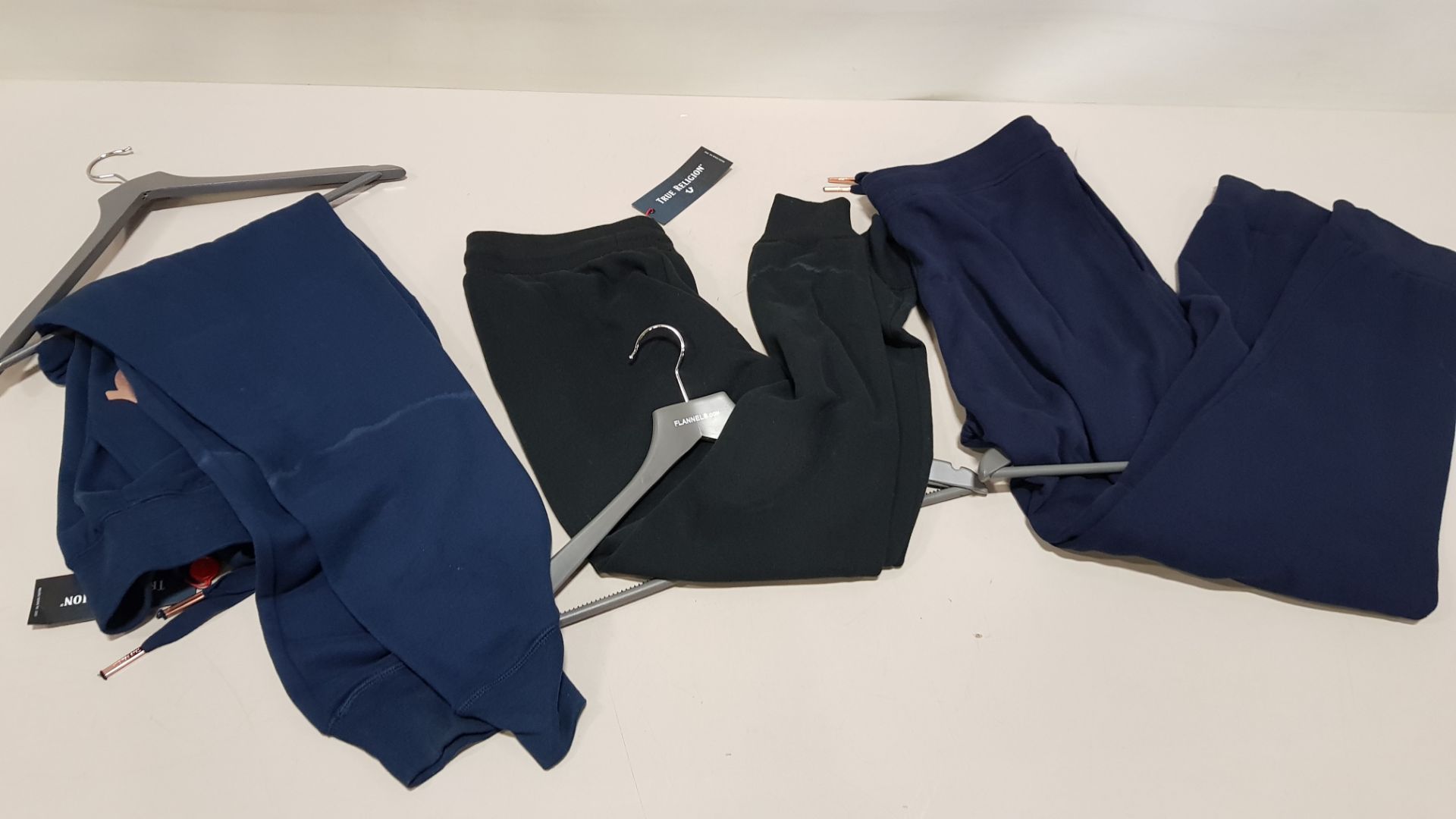 7 X BRAND NEW TRUE RELIGION JOGGING BOTTOMS IN NAVY AND BLACK SIZE LARGE AND XL (PLEASE NOTE SOME