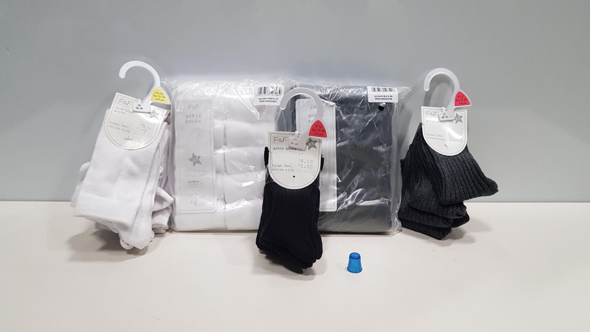 40 X BRAND NEW TESCO / F&F KIDS PACKS OF 3, 5 & 10 CONTAINING COTTON RICH SOCKS IN BLACK, GREY AND