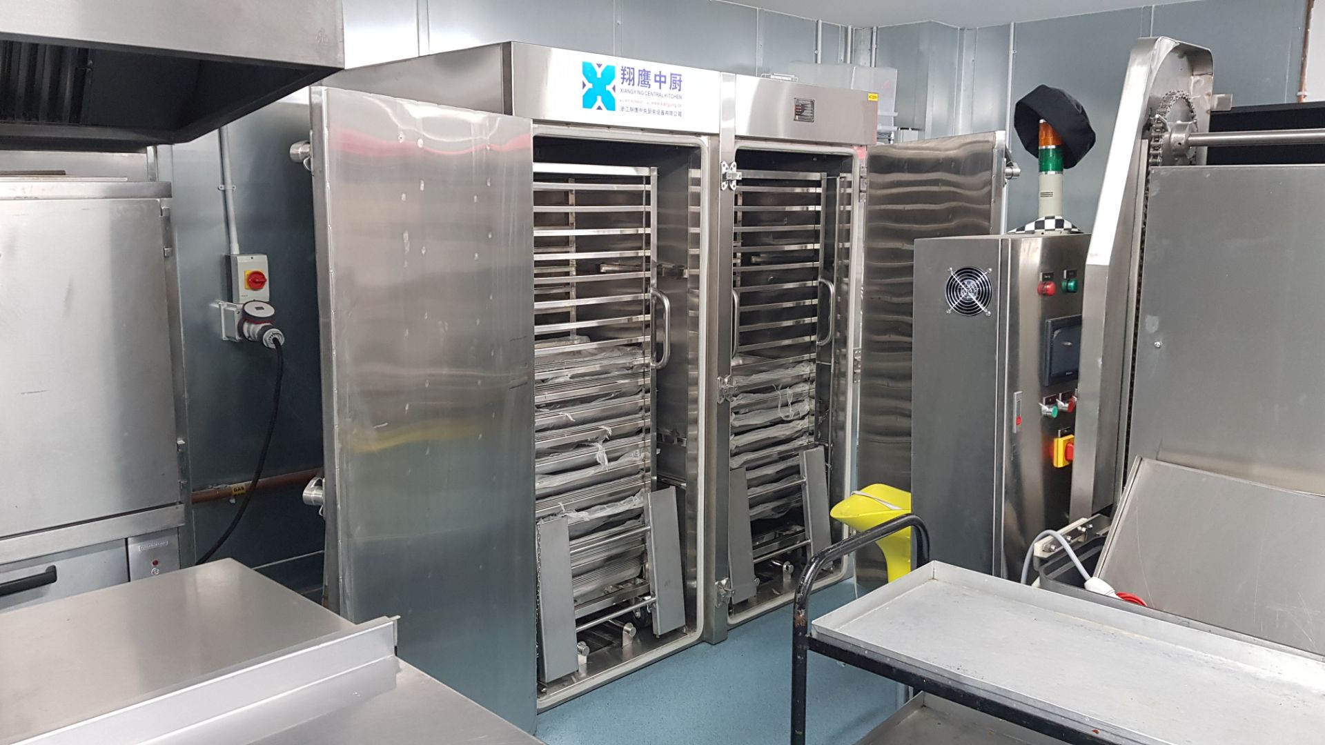 XIANGYING CENTRAL KITCHEN EQUIPMENT LARGE STAINLESS STEEL FOOD STEAMER (MODEL XYZX-260A)