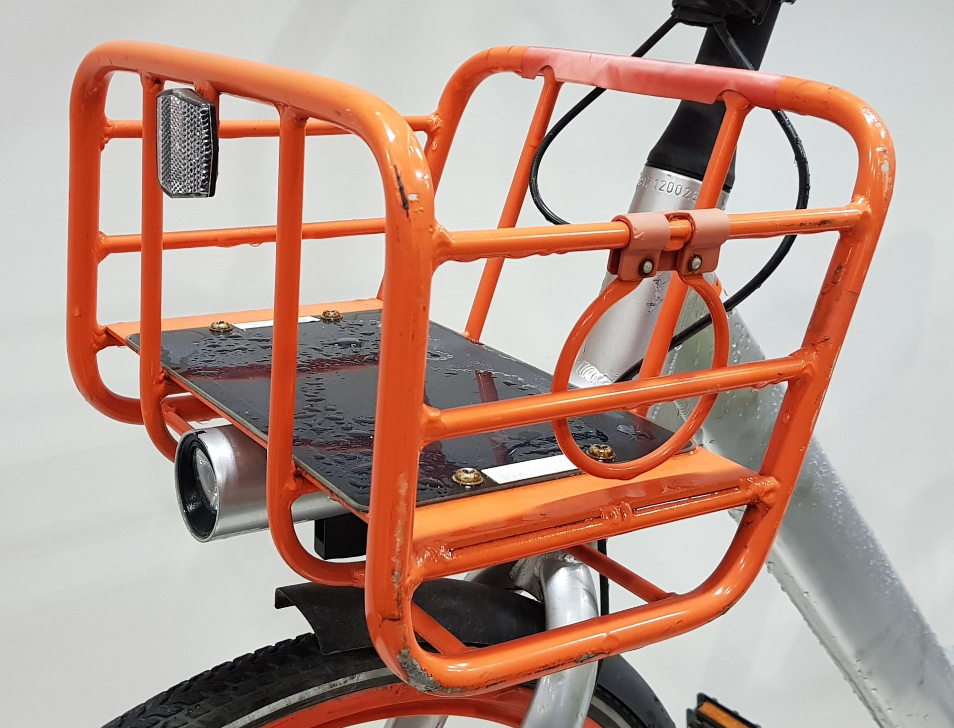 ORANGE & SILVER CITY / CAMPING BICYCLE - ROBUST ALUMINIUM 19 X 48 FRAME, SOLID PUNCTURE PROOF 24 - Image 4 of 11