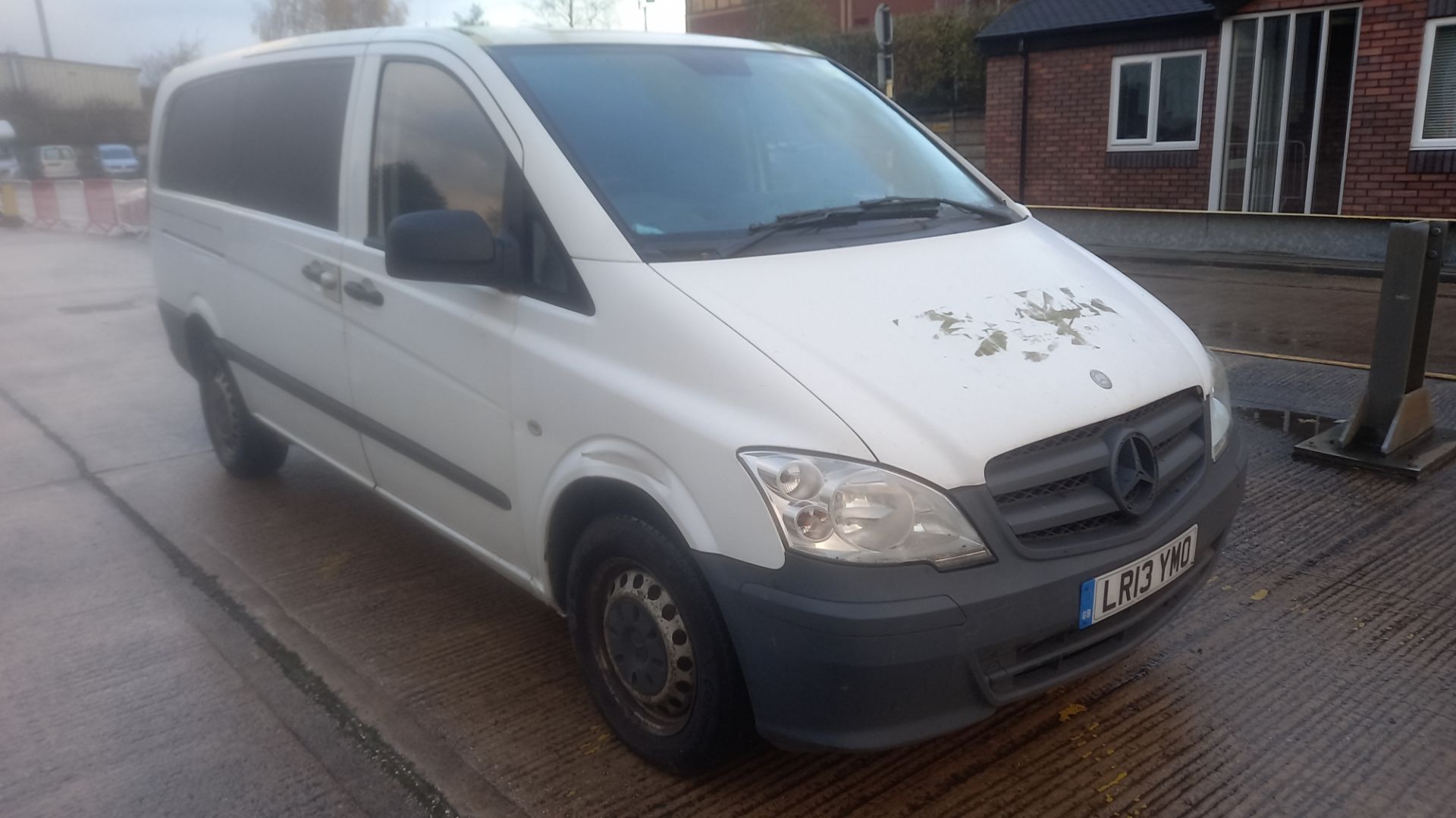 WHITE MERCEDES VITO 113 CDI. ( DIESEL ) Reg : LR13 YMO Mileage : 188809 Details: 1 X KEY NO LOGBOOK