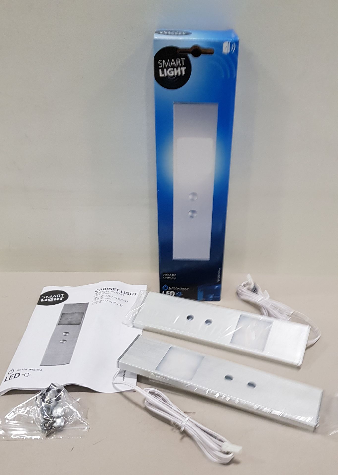 64 X BRAND NEW BOXED SMARTWARES LED INTERNAL CABINET LIGHT WITH MOTION SENSOR - RANEX PROD CODE 10.