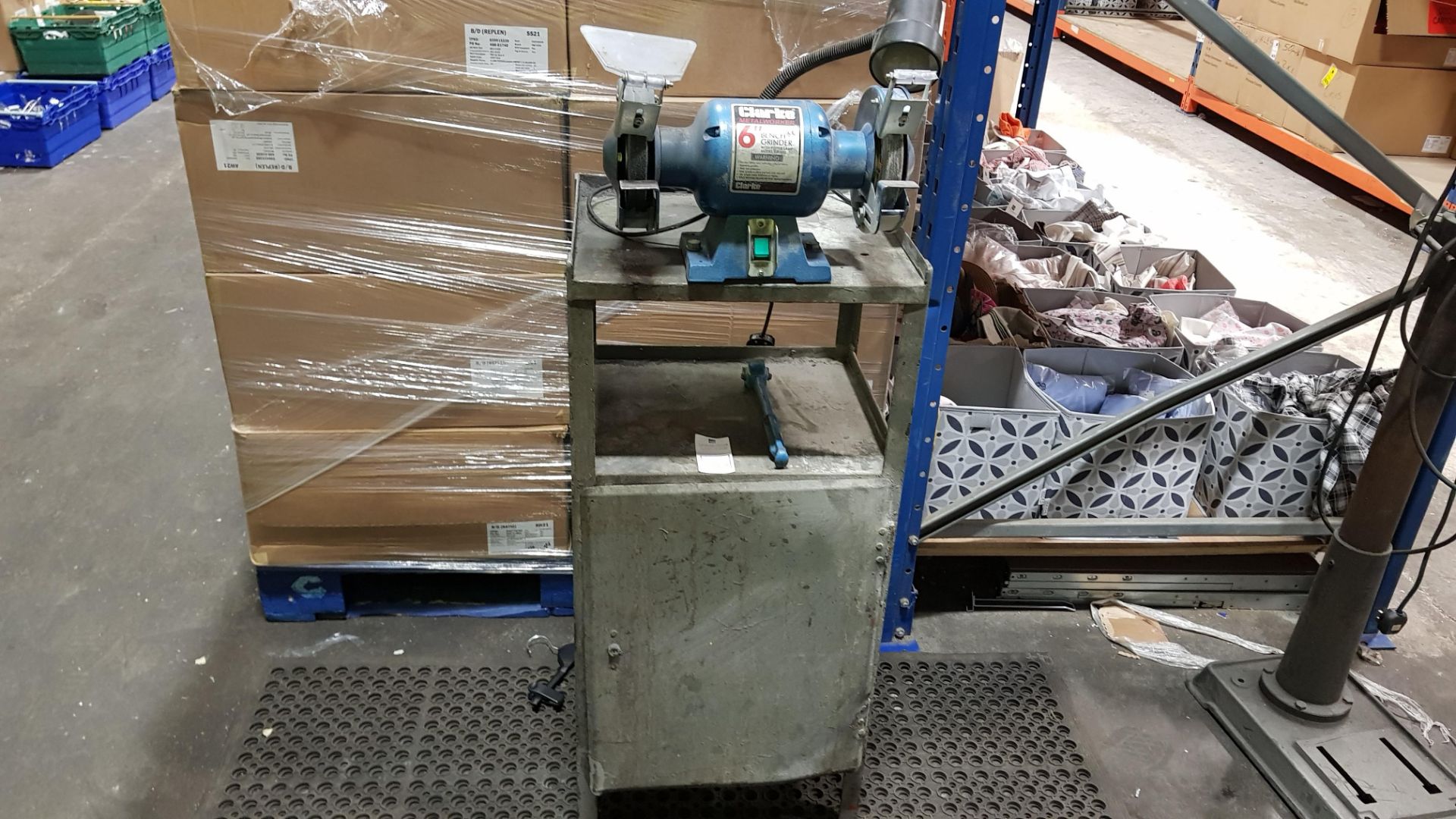 1 X CLARK METALWORKER BENCH GRINDER WITH RUBBER FLOOR MAT