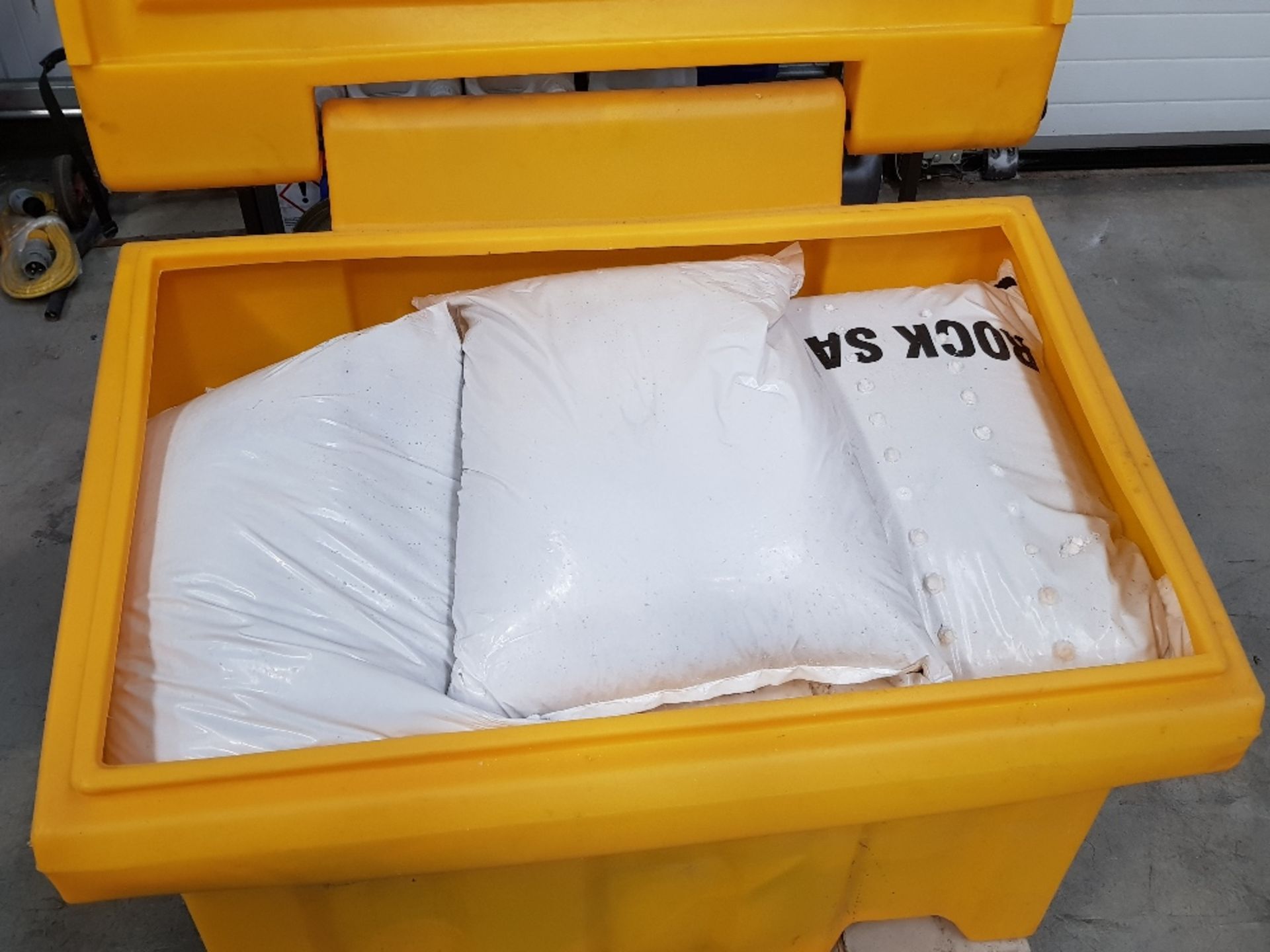 Yellow grit bin comprising bags of rock salt - Image 3 of 3